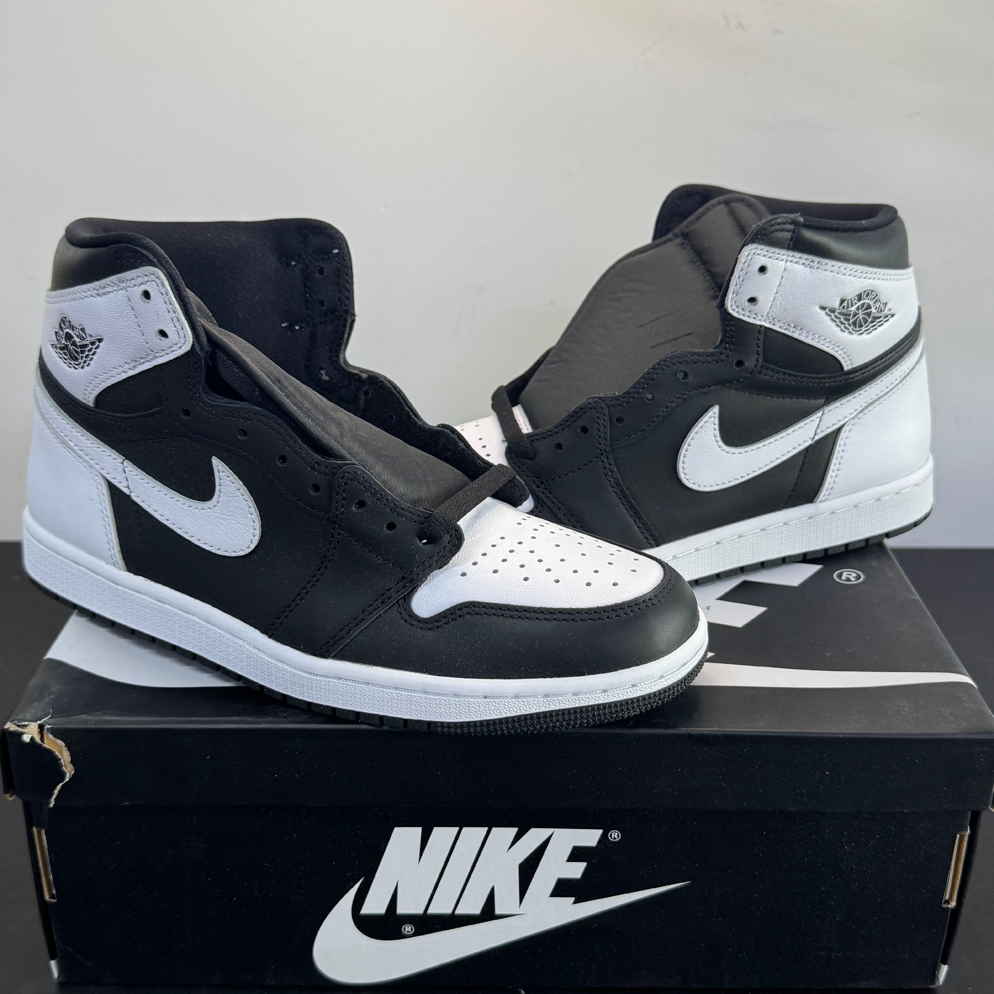 Nike Air Jordan 1 Retro High OG "Black/White"