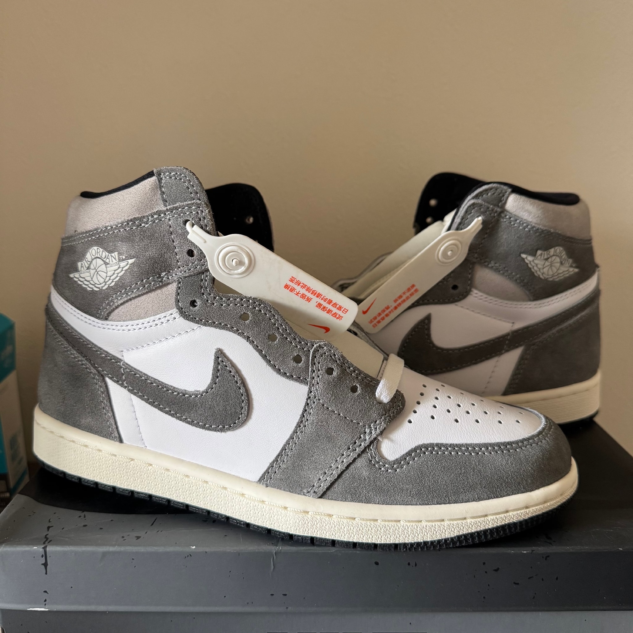 Nike Air Jordan 1 Retro High OG "Black and Smoke Grey"