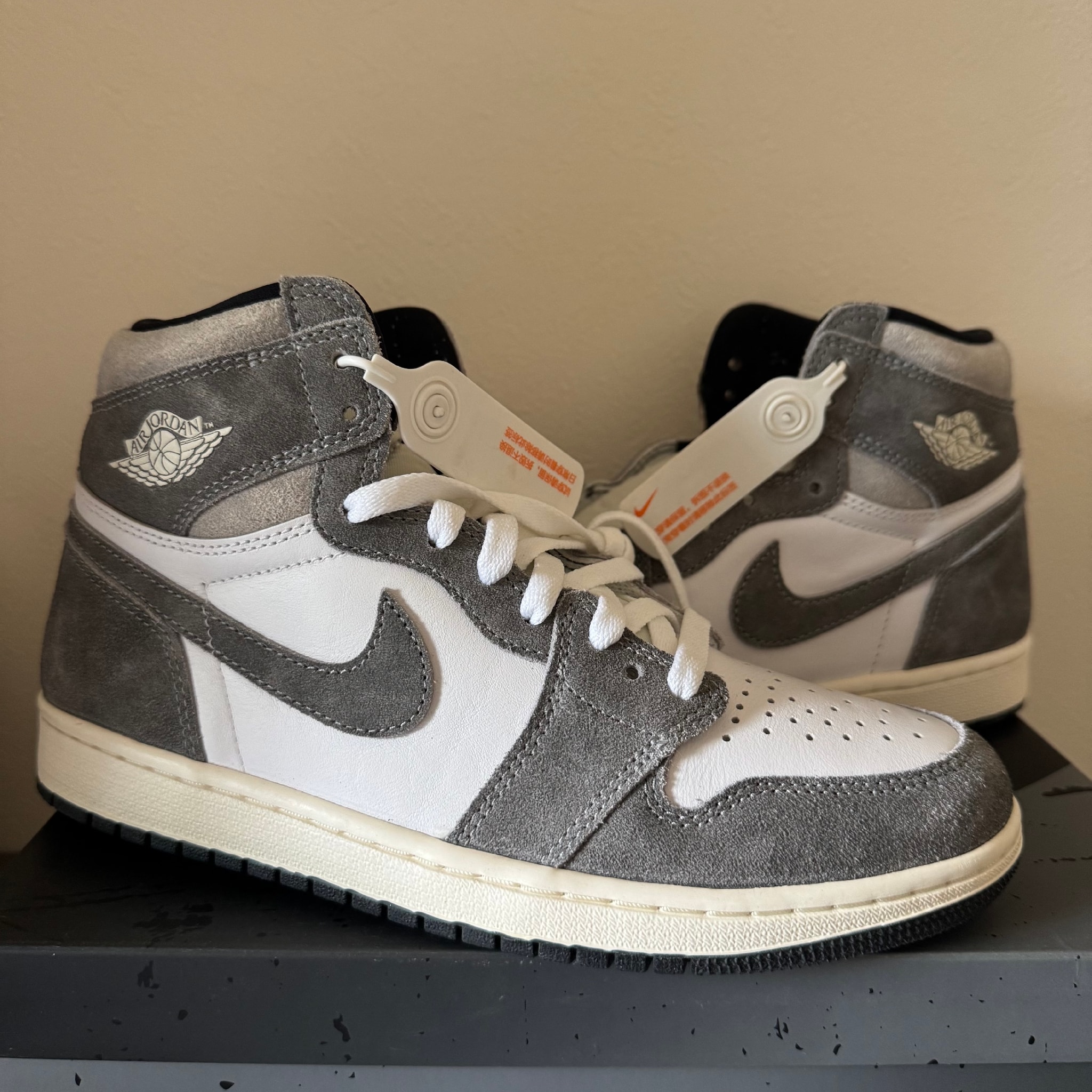 Nike Air Jordan 1 Retro High OG "Black and Smoke Grey"