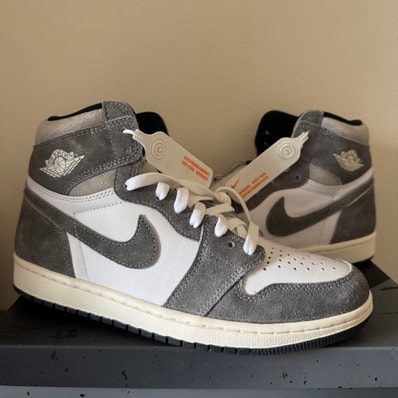 Nike Air Jordan 1 Retro High OG "Black and Smoke Grey"