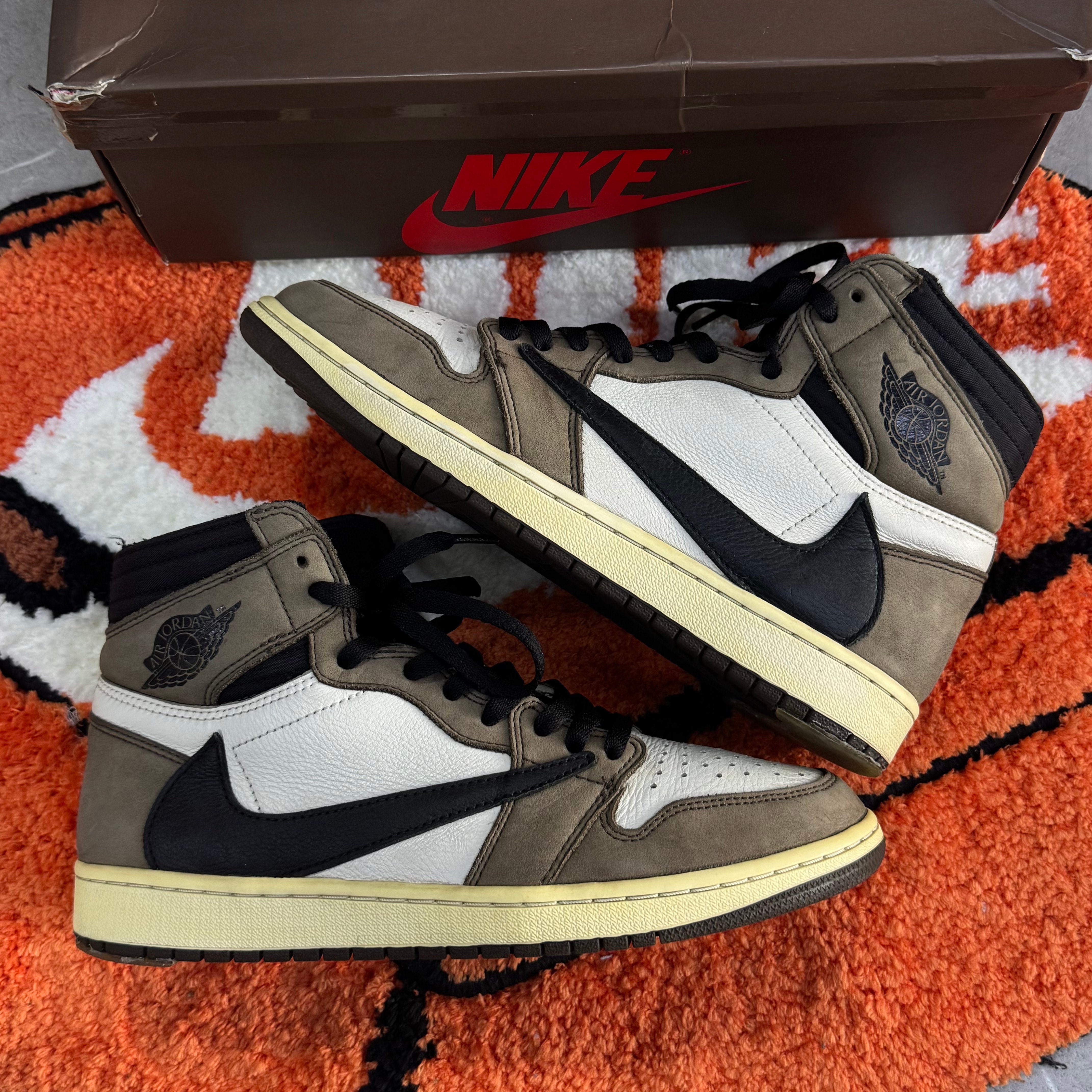 Travis Scott × Nike Air Jordan 1 Retro High OG TS SP "Sail/Dark Mocha"
