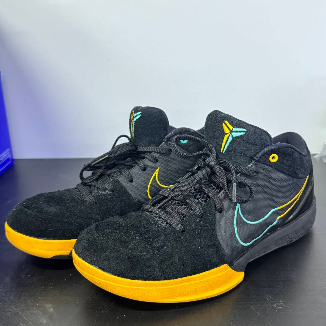NIKE ZOOM KOBE 4 PROTRO "BLACK SNAKE TEXTURE"