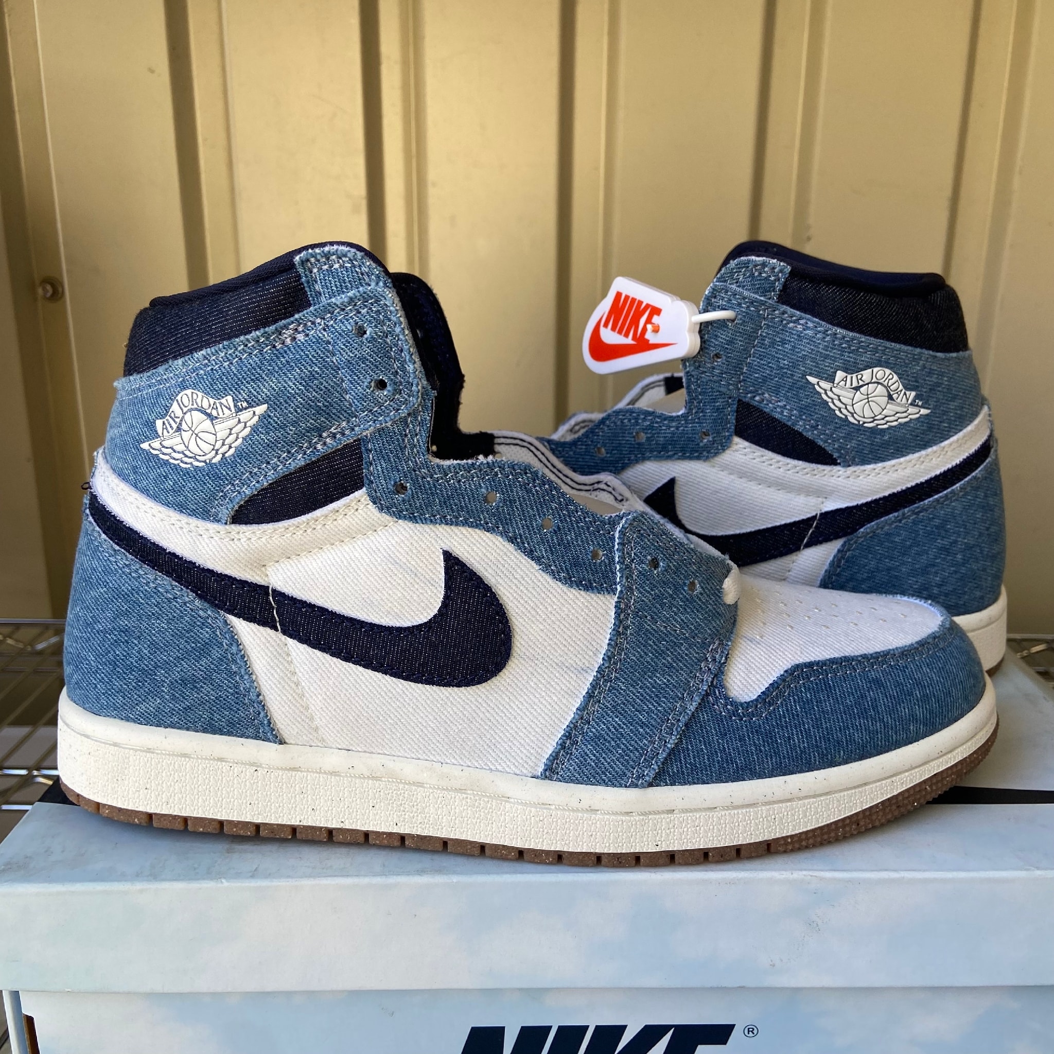 Nike Air Jordan 1 Retro High OG "Denim"