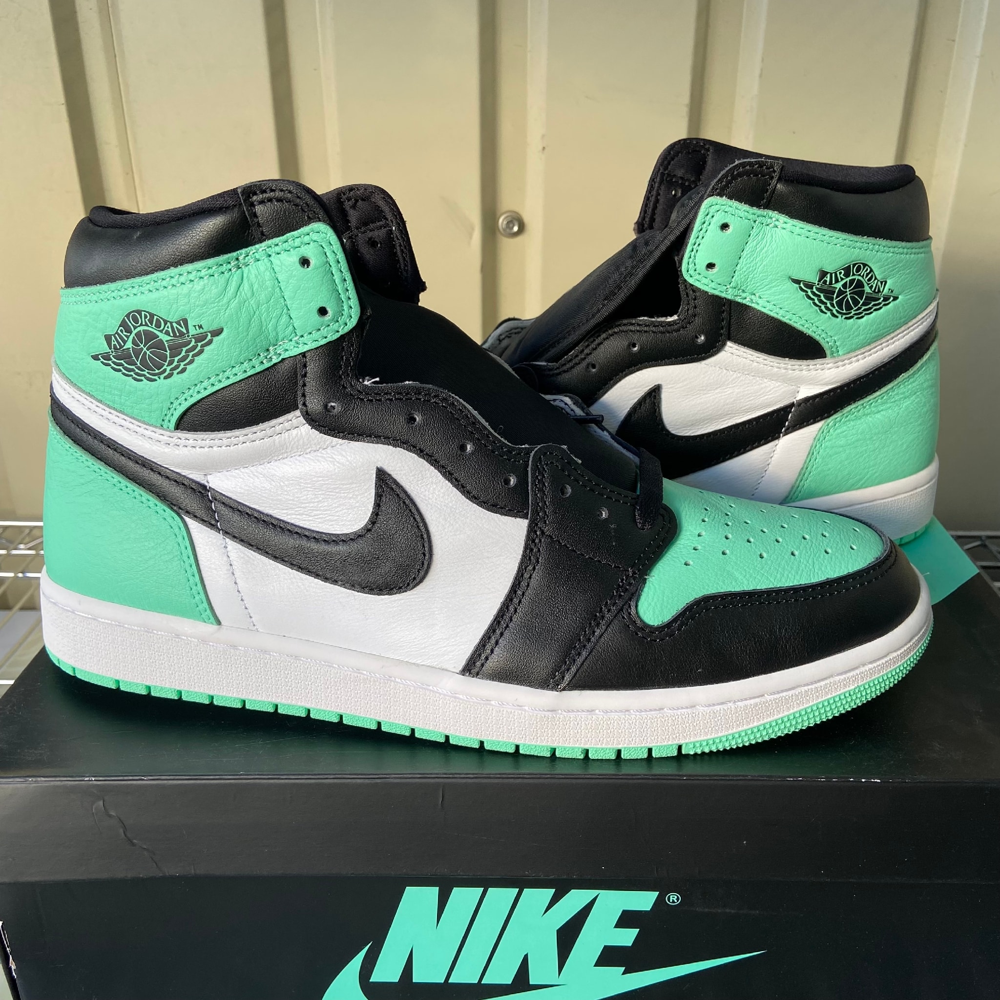 Nike Air Jordan 1 High OG "Green Glow"