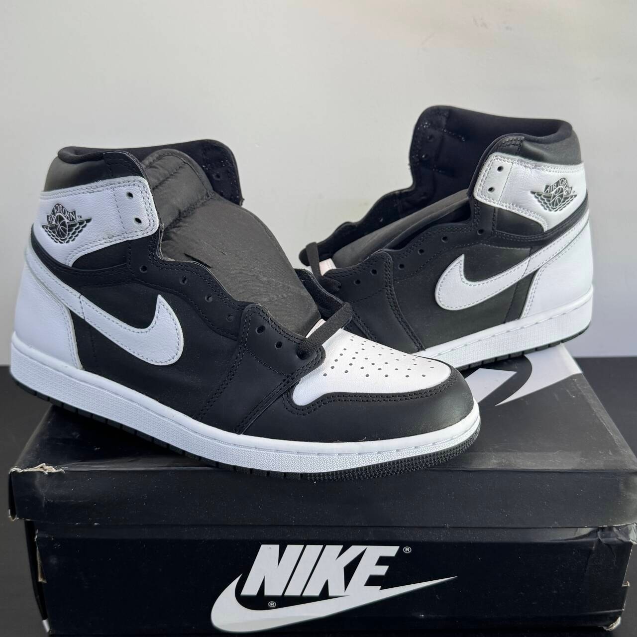 Nike Air Jordan 1 Retro High OG "Black/White"