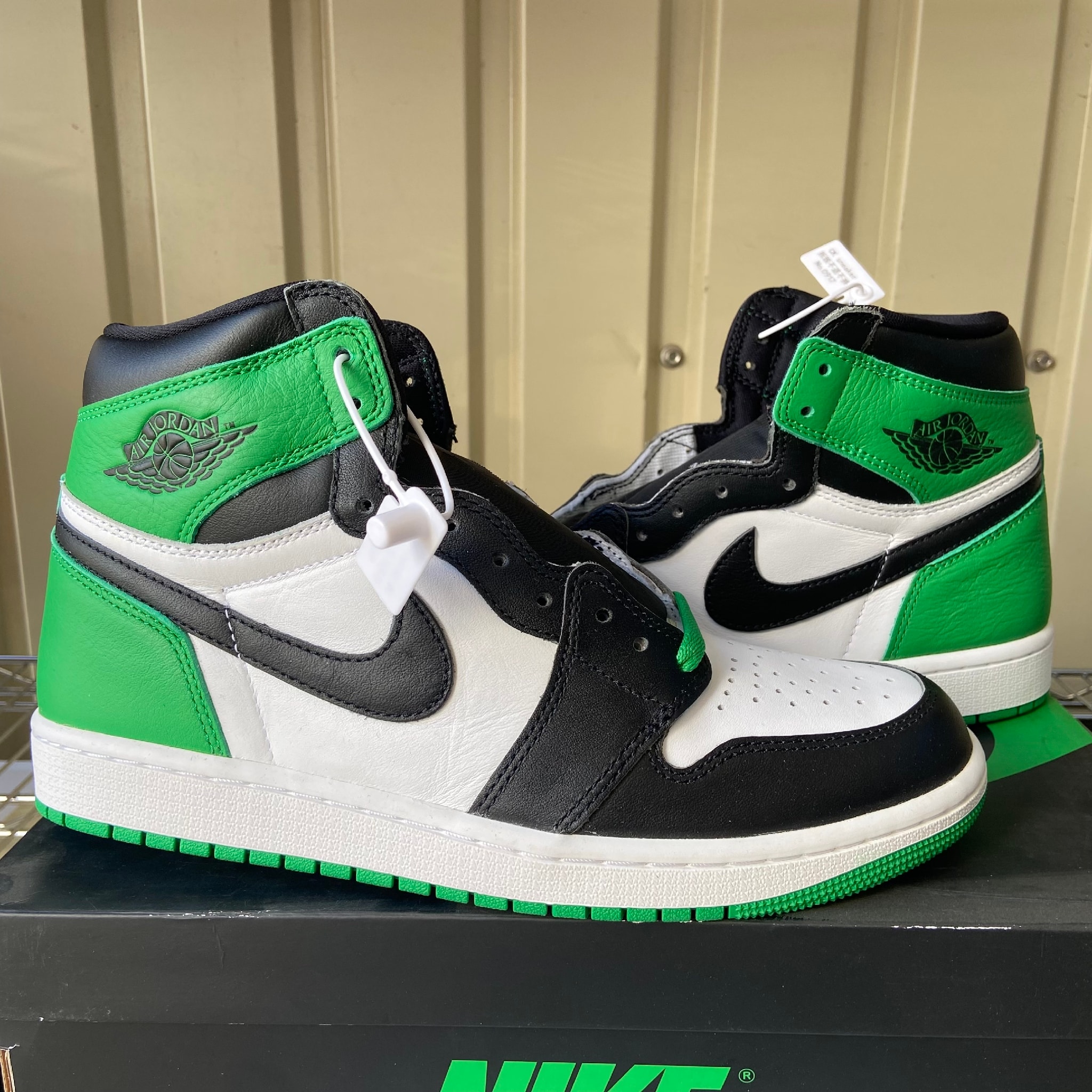 Nike Air Jordan 1 Retro High OG "Celtics/Black and Lucky Green" (2023)