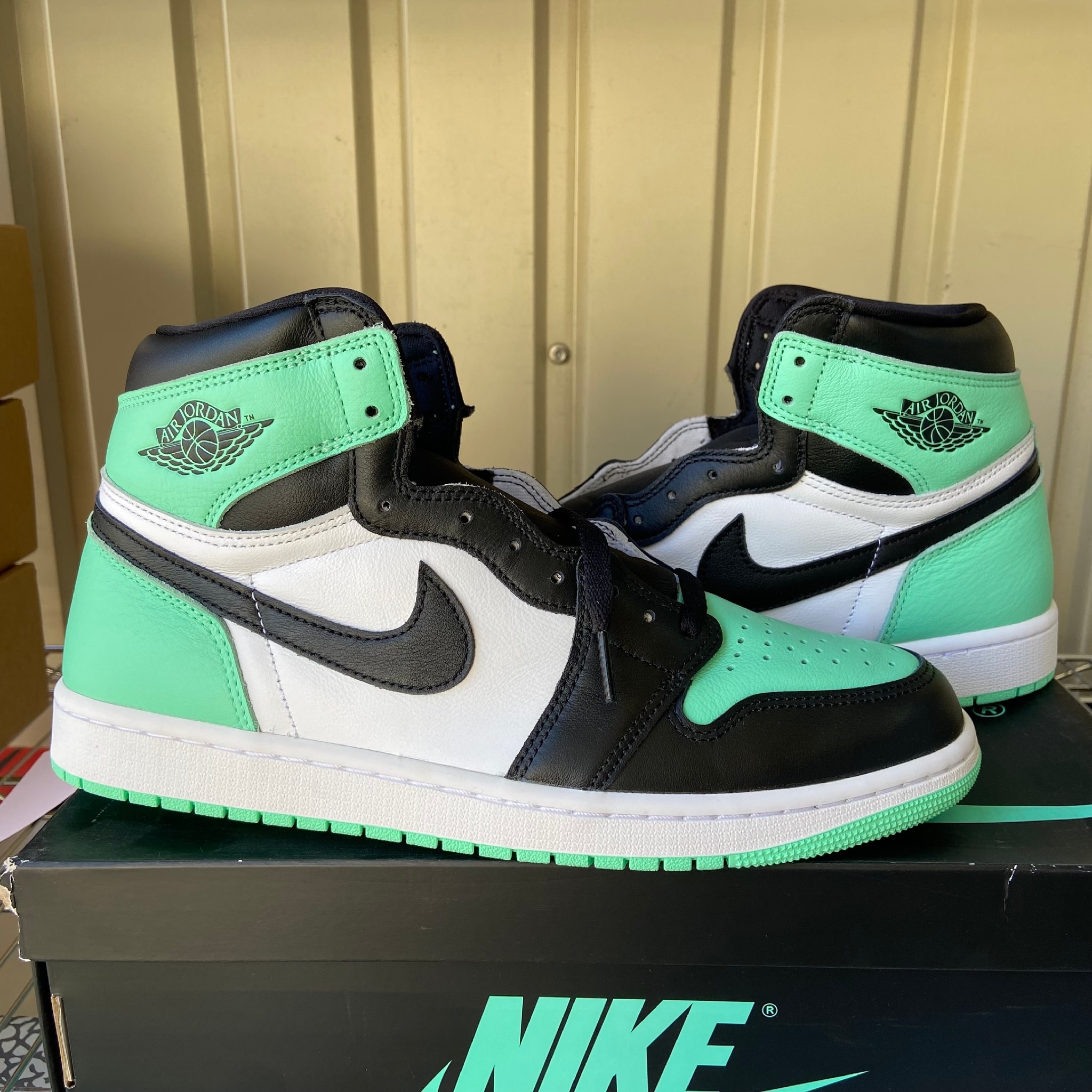 Nike Air Jordan 1 High OG "Green Glow"