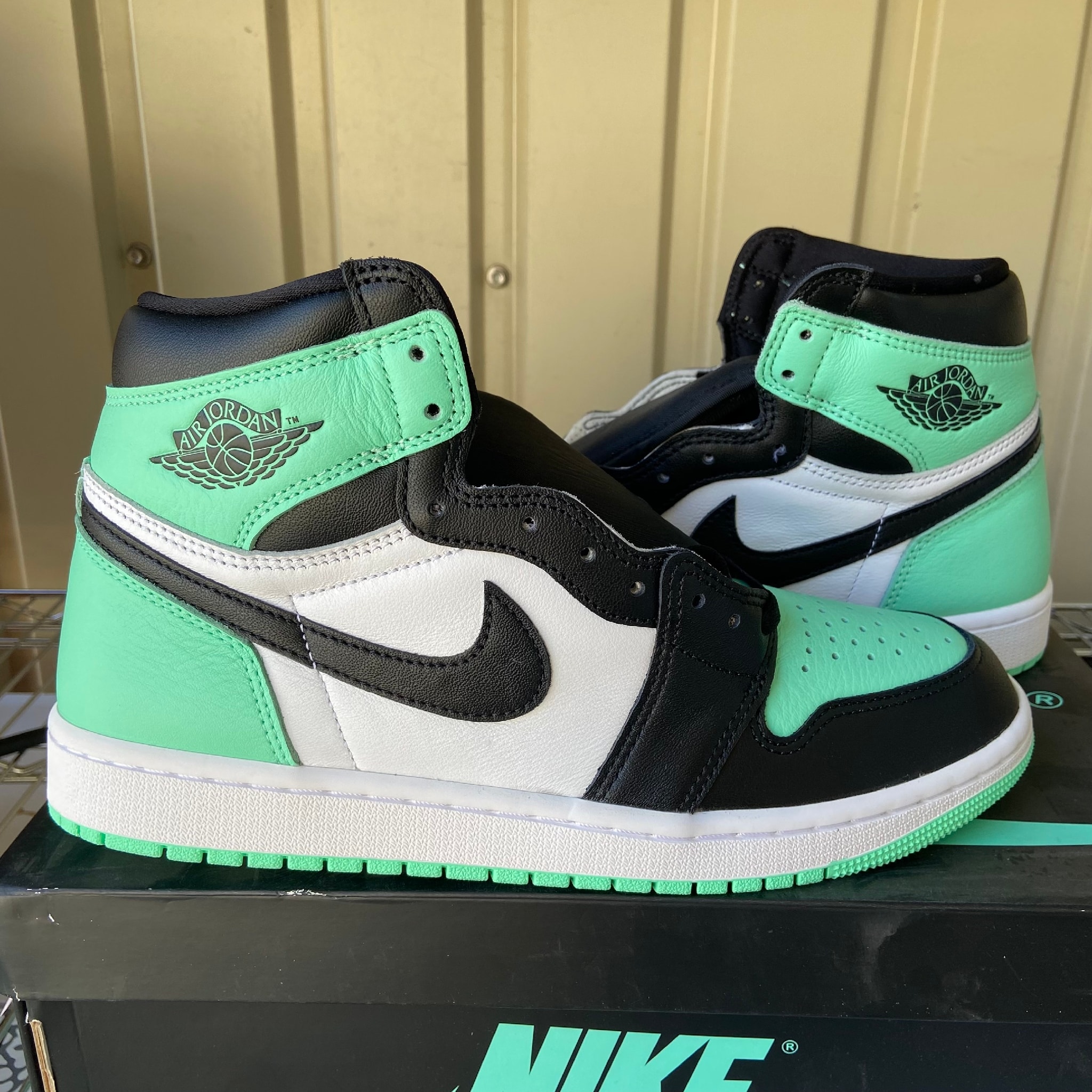 Nike Air Jordan 1 High OG "Green Glow"