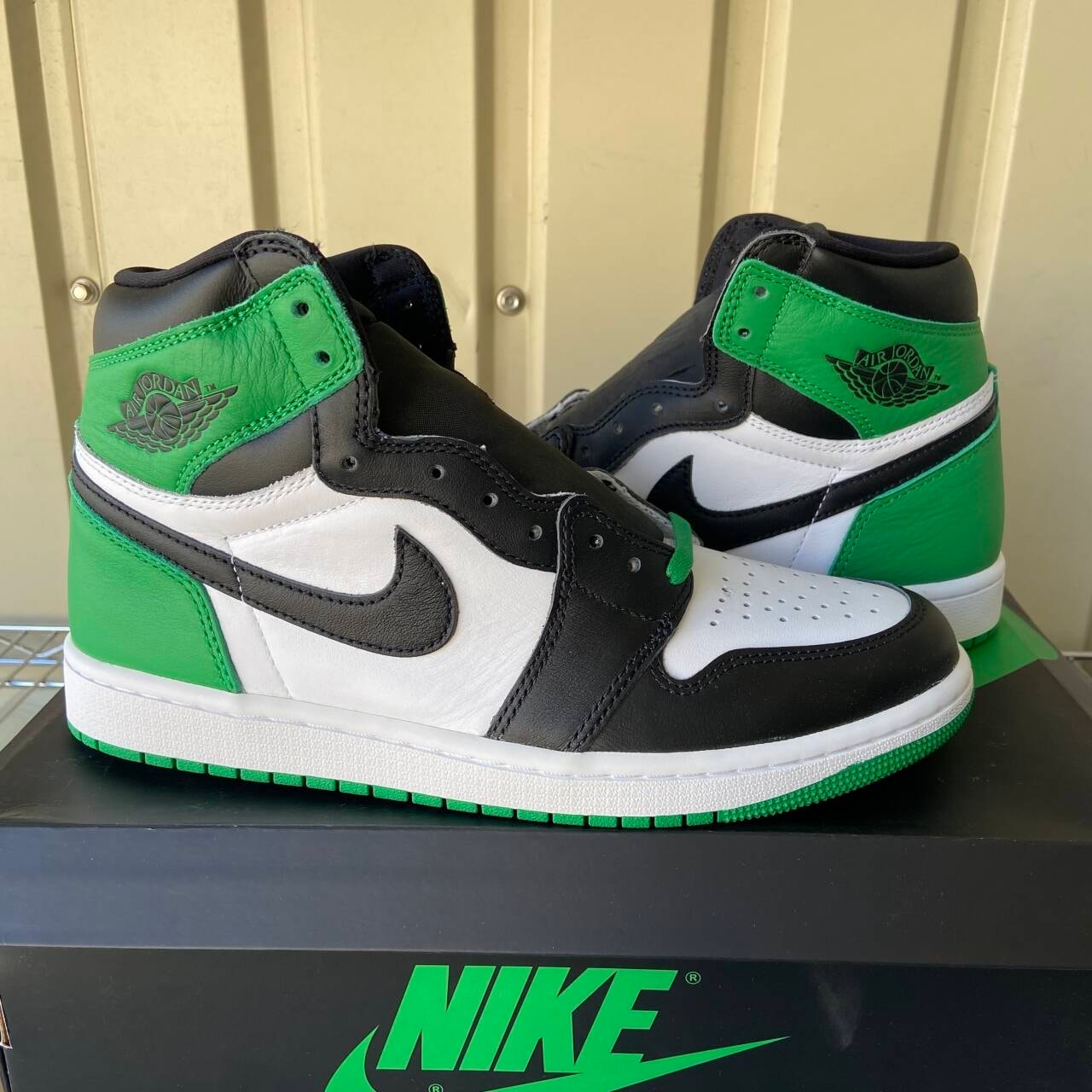 Nike Air Jordan 1 Retro High OG "Celtics/Black and Lucky Green" (2023)