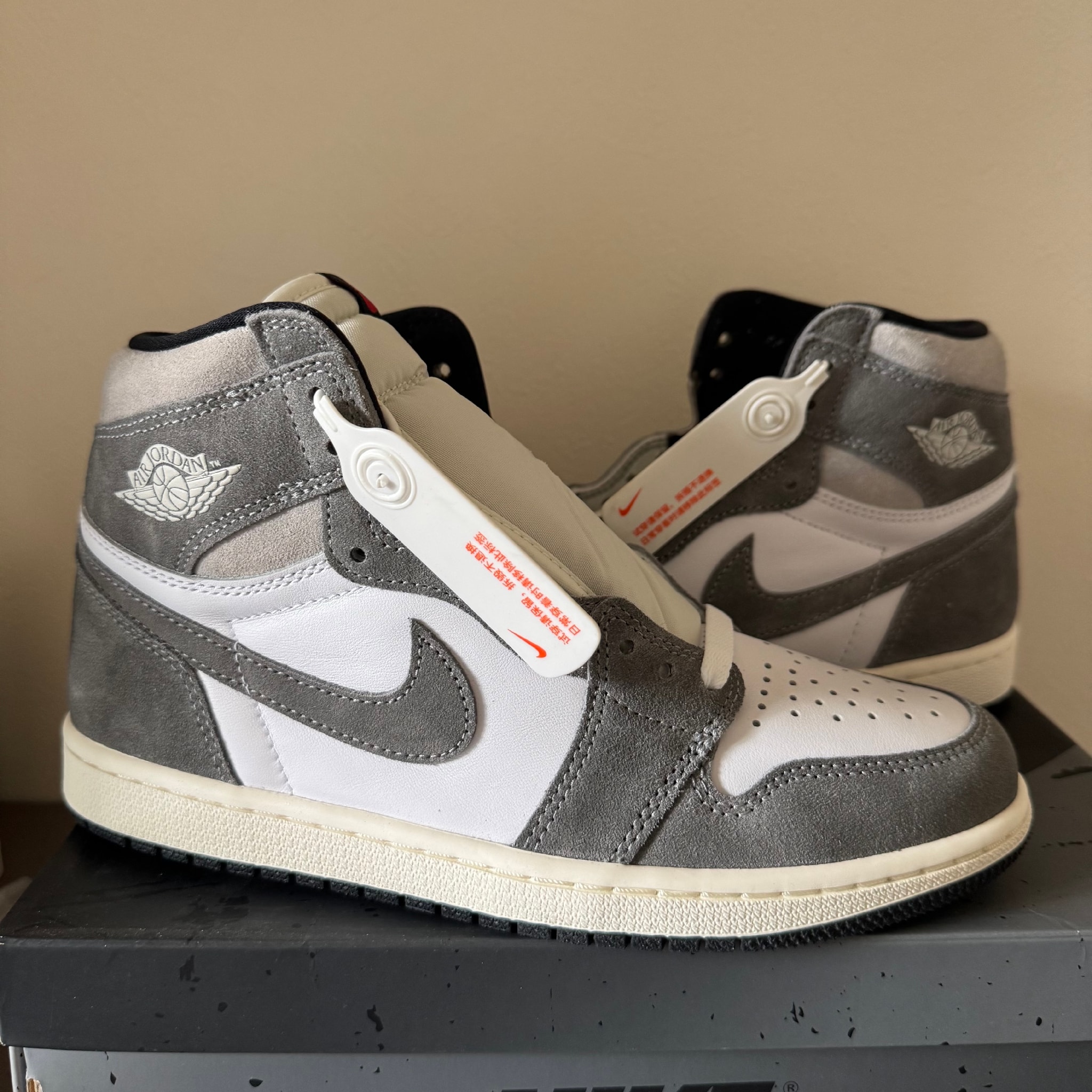 Nike Air Jordan 1 Retro High OG "Black and Smoke Grey"