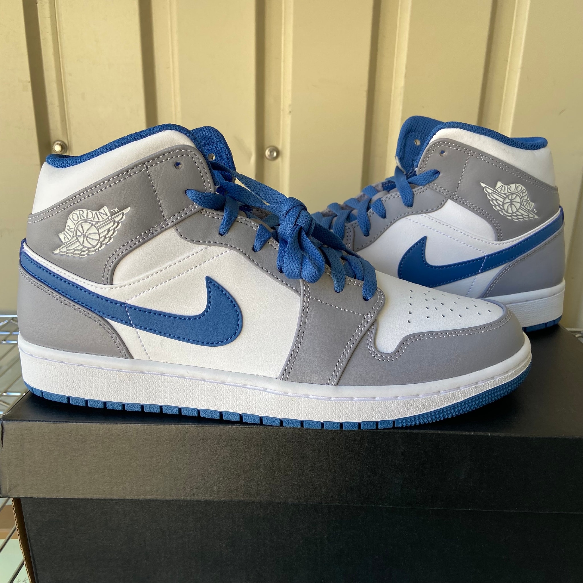 Nike Air Jordan 1 Mid "True Blue"