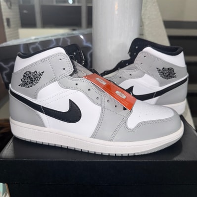 Nike Air Jordan 1 Mid "Light Smoke Grey/White/Black"