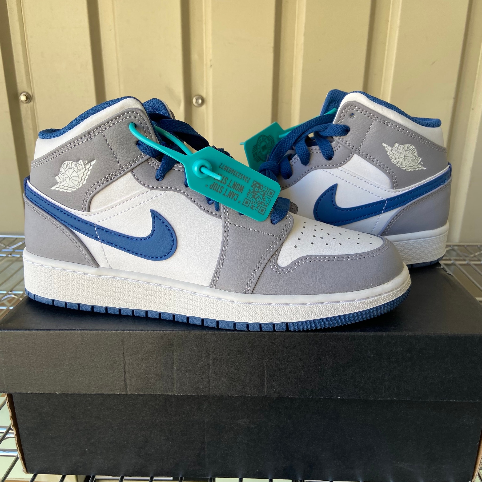 Nike GS Air Jordan 1 Mid "True Blue"