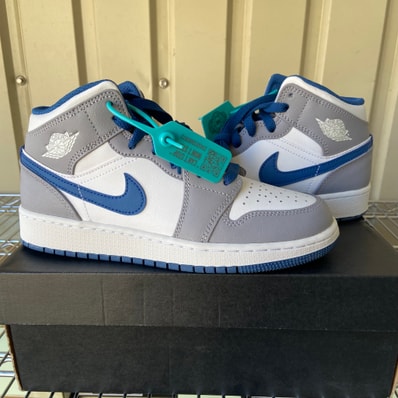 Nike GS Air Jordan 1 Mid "True Blue"