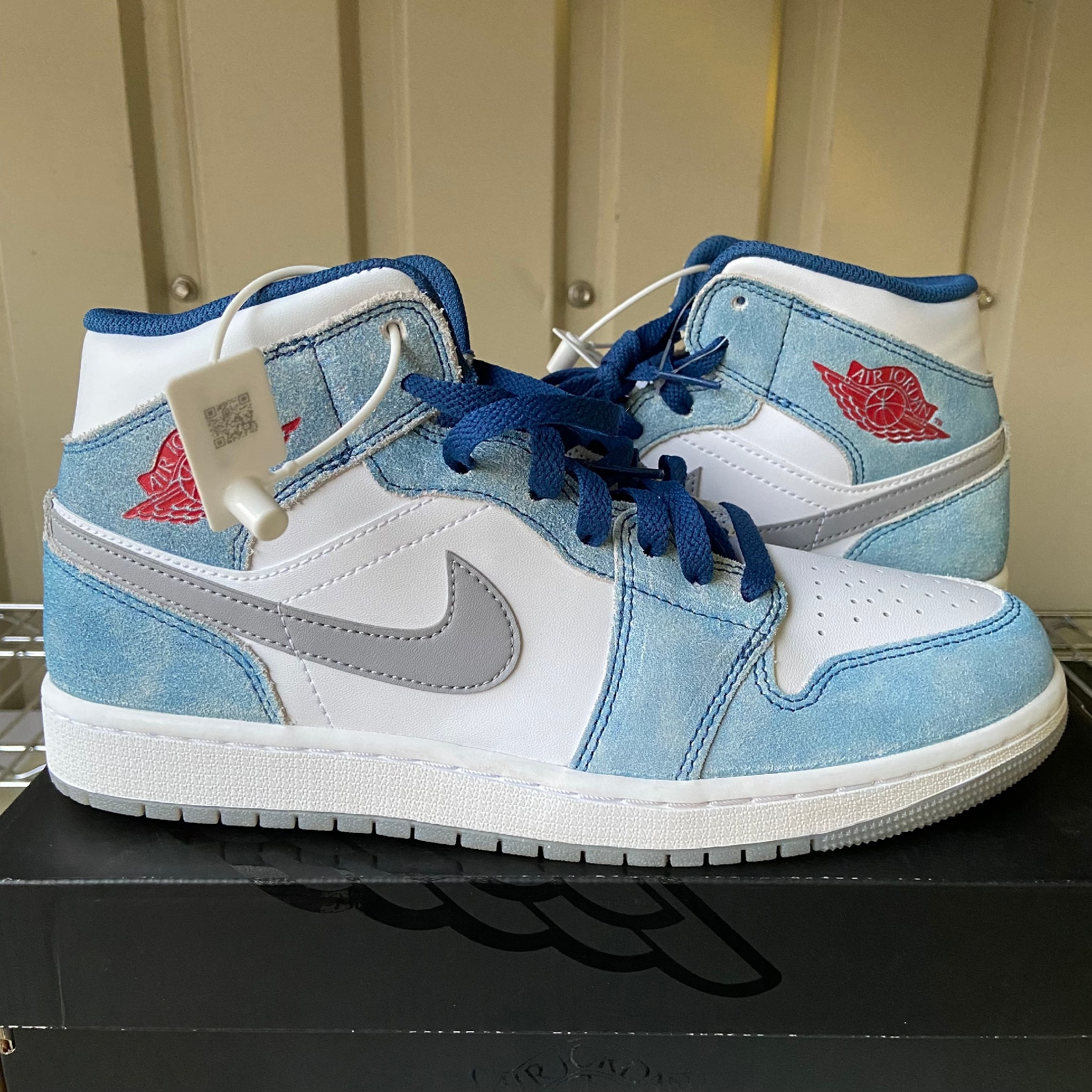 Nike Air Jordan 1 Mid SE "White/Hyper Royal/Red"