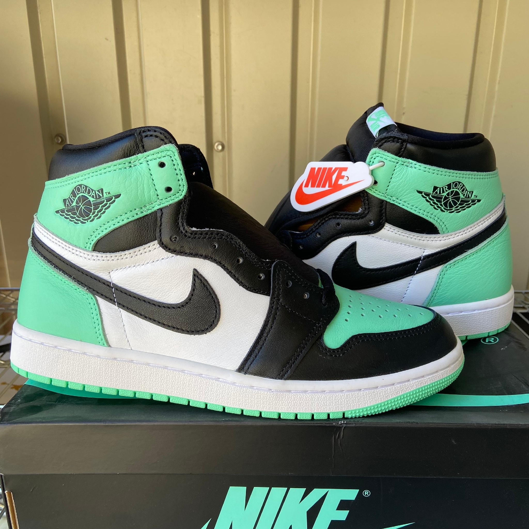 Nike Air Jordan 1 High OG "Green Glow"