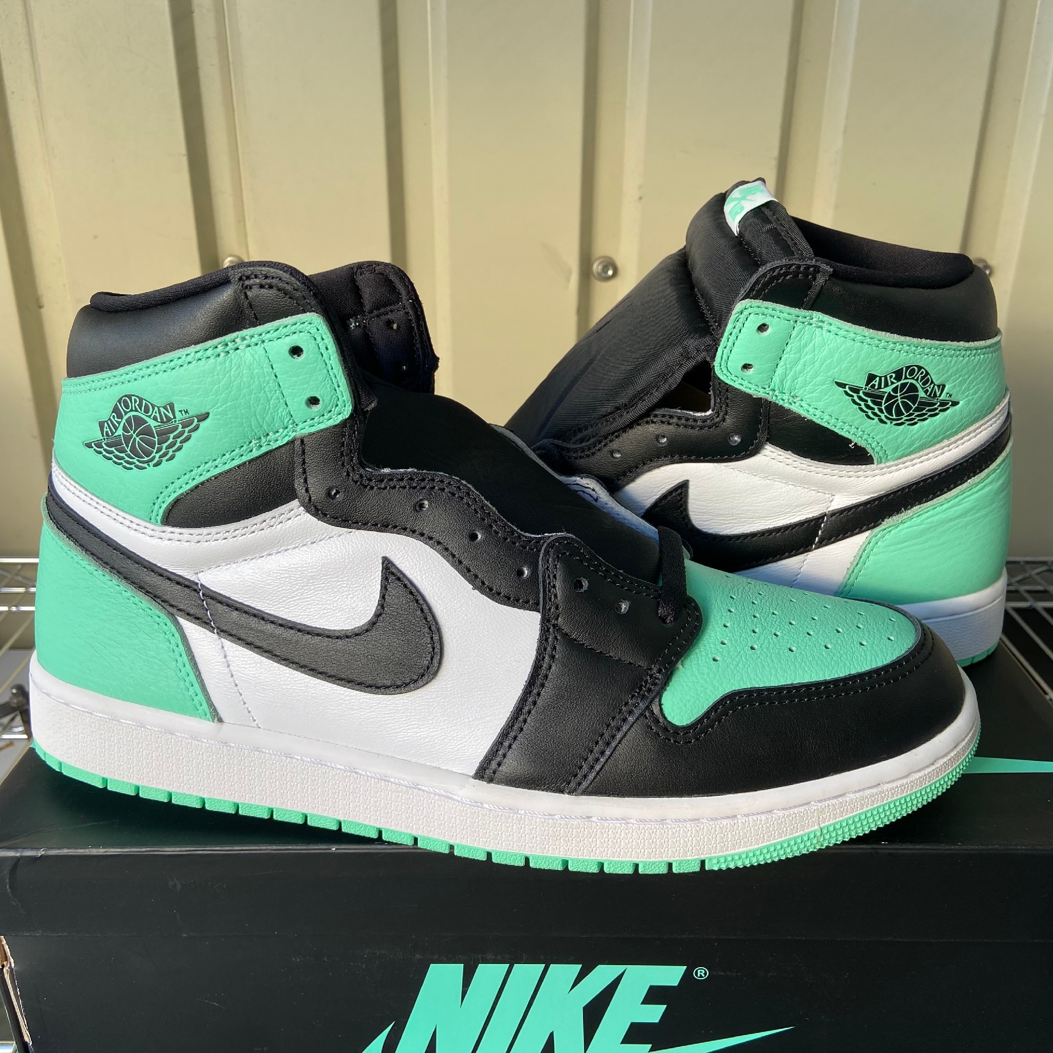 Nike Air Jordan 1 High OG "Green Glow"