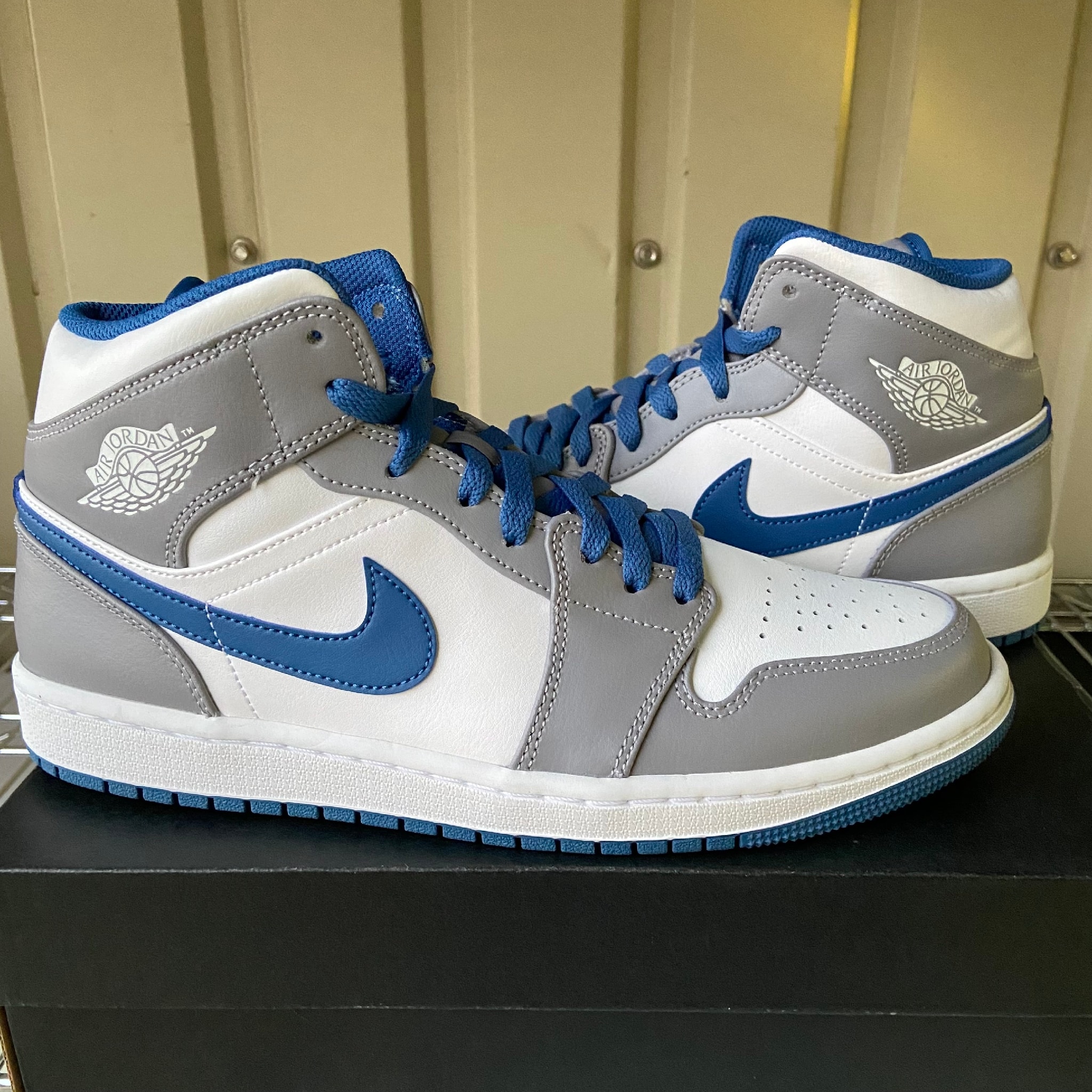 Nike Air Jordan 1 Mid "True Blue"
