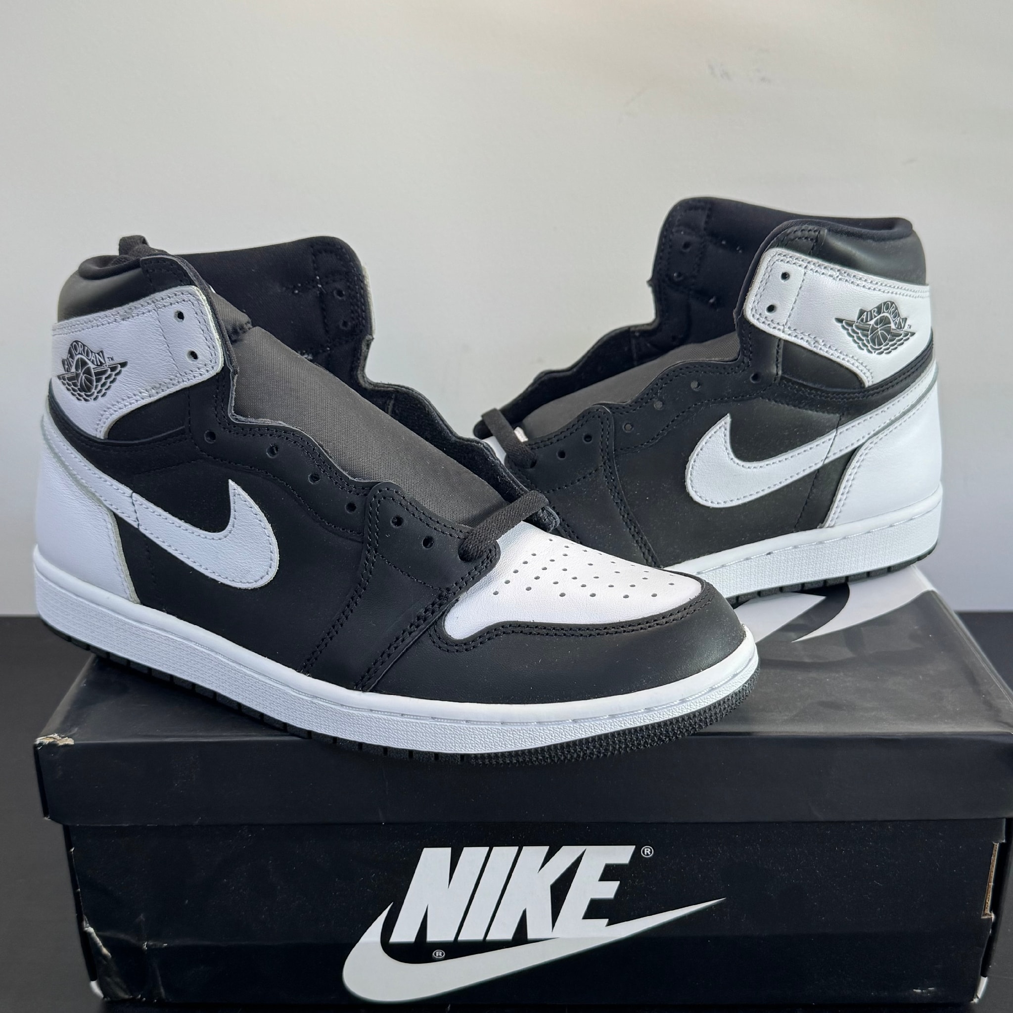 Nike Air Jordan 1 Retro High OG "Black/White"