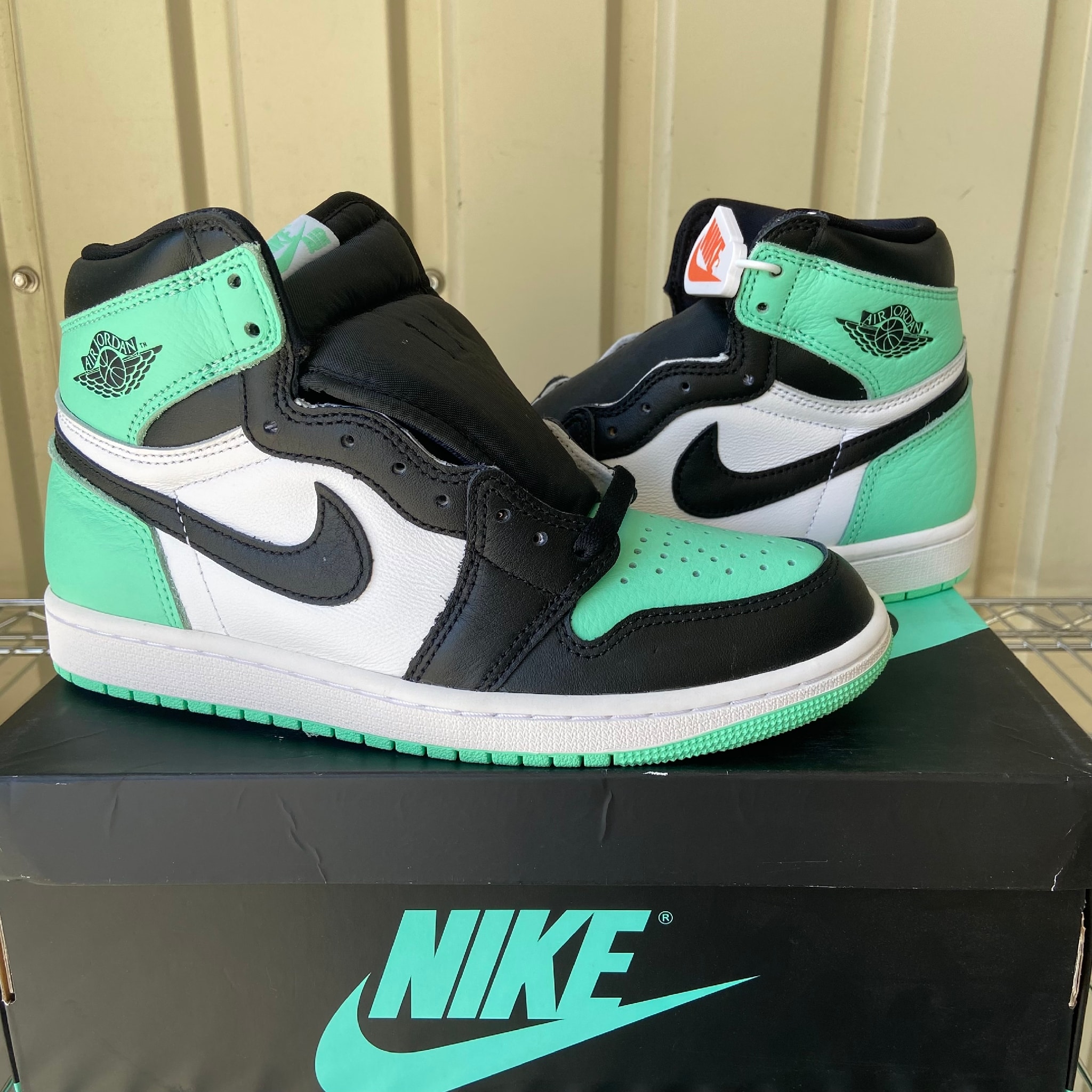 Nike Air Jordan 1 High OG "Green Glow"