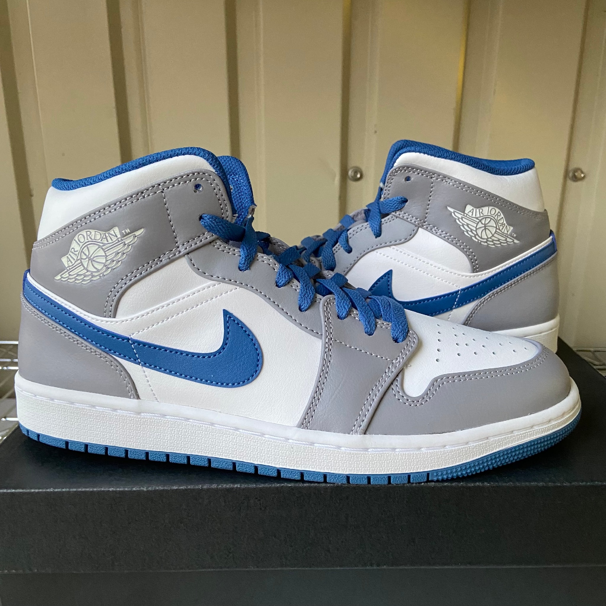 Nike Air Jordan 1 Mid "True Blue"