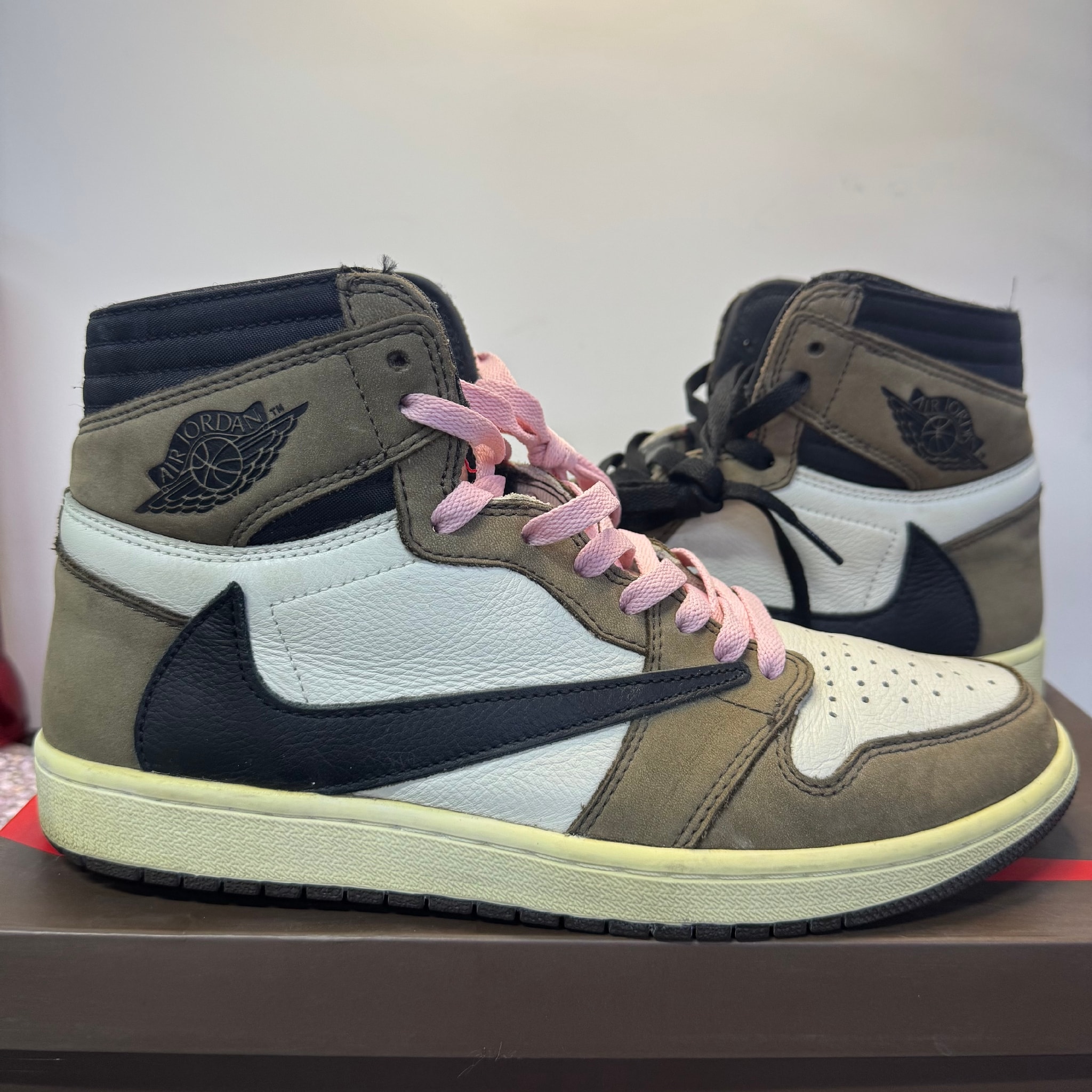 Travis Scott × Nike Air Jordan 1 Retro High OG TS SP "Sail/Dark Mocha"