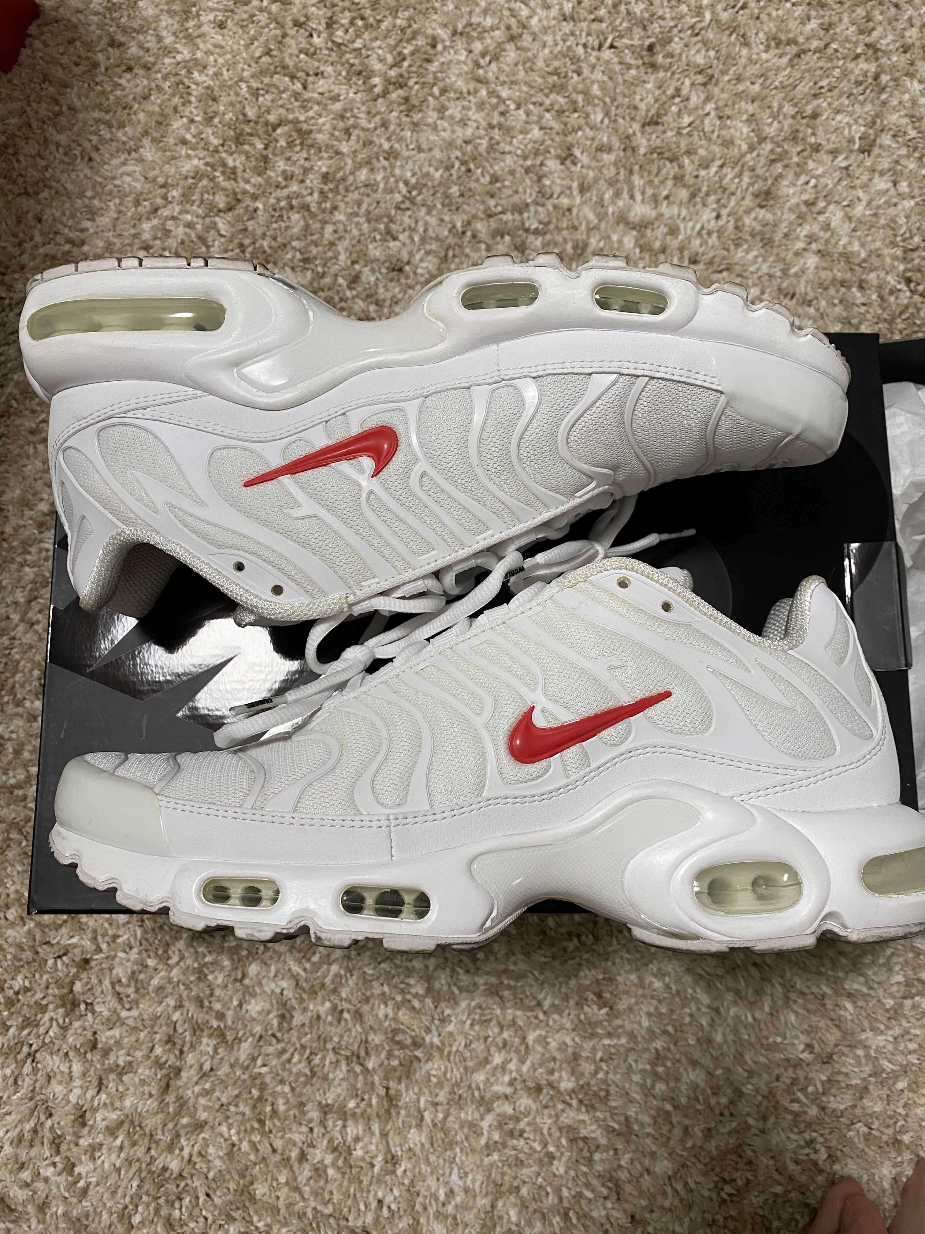 Supreme x Nike Air Max Plus TN "White/Speed Red"