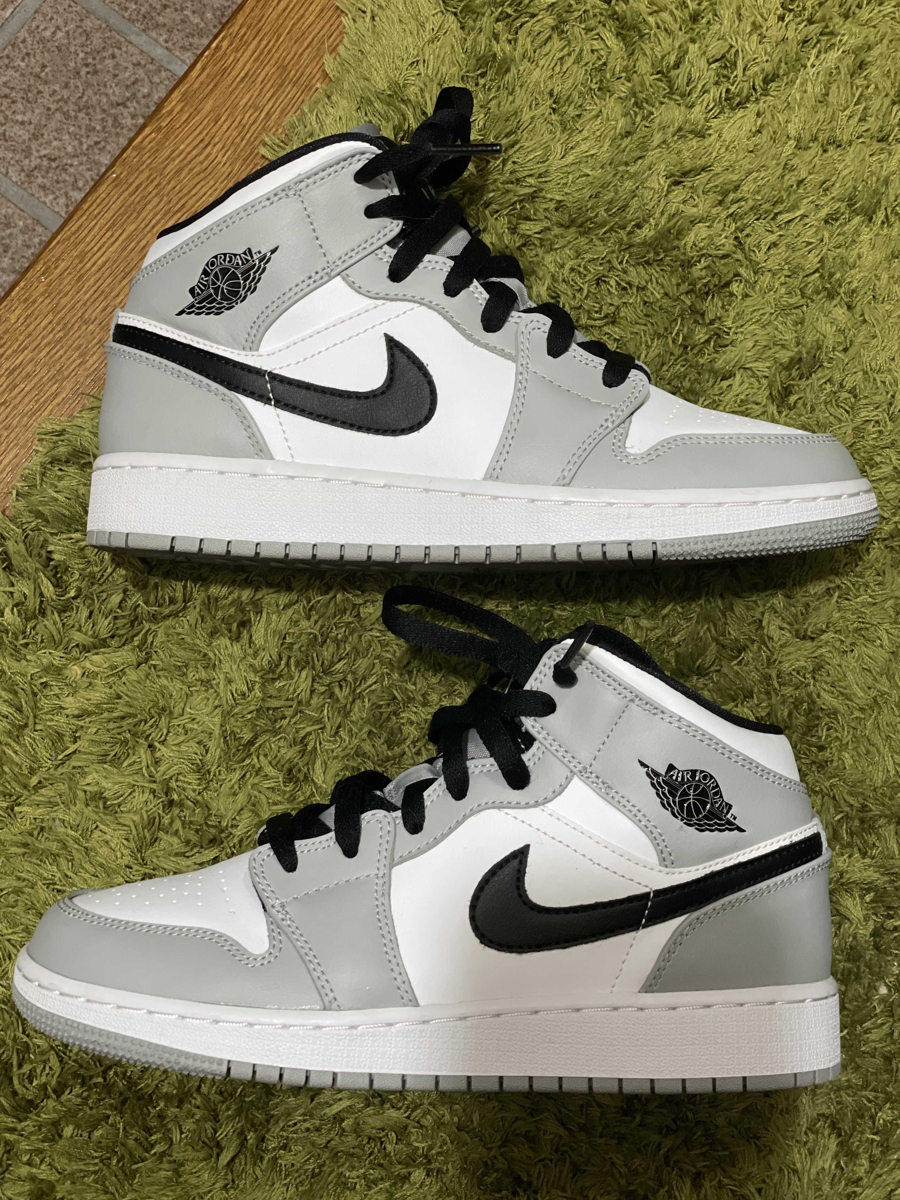 Nike GS Air Jordan 1 Mid "Light Smoke Grey/Black/White"