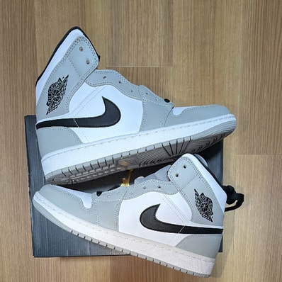 Nike Air Jordan 1 Mid "Light Smoke Grey/White/Black"