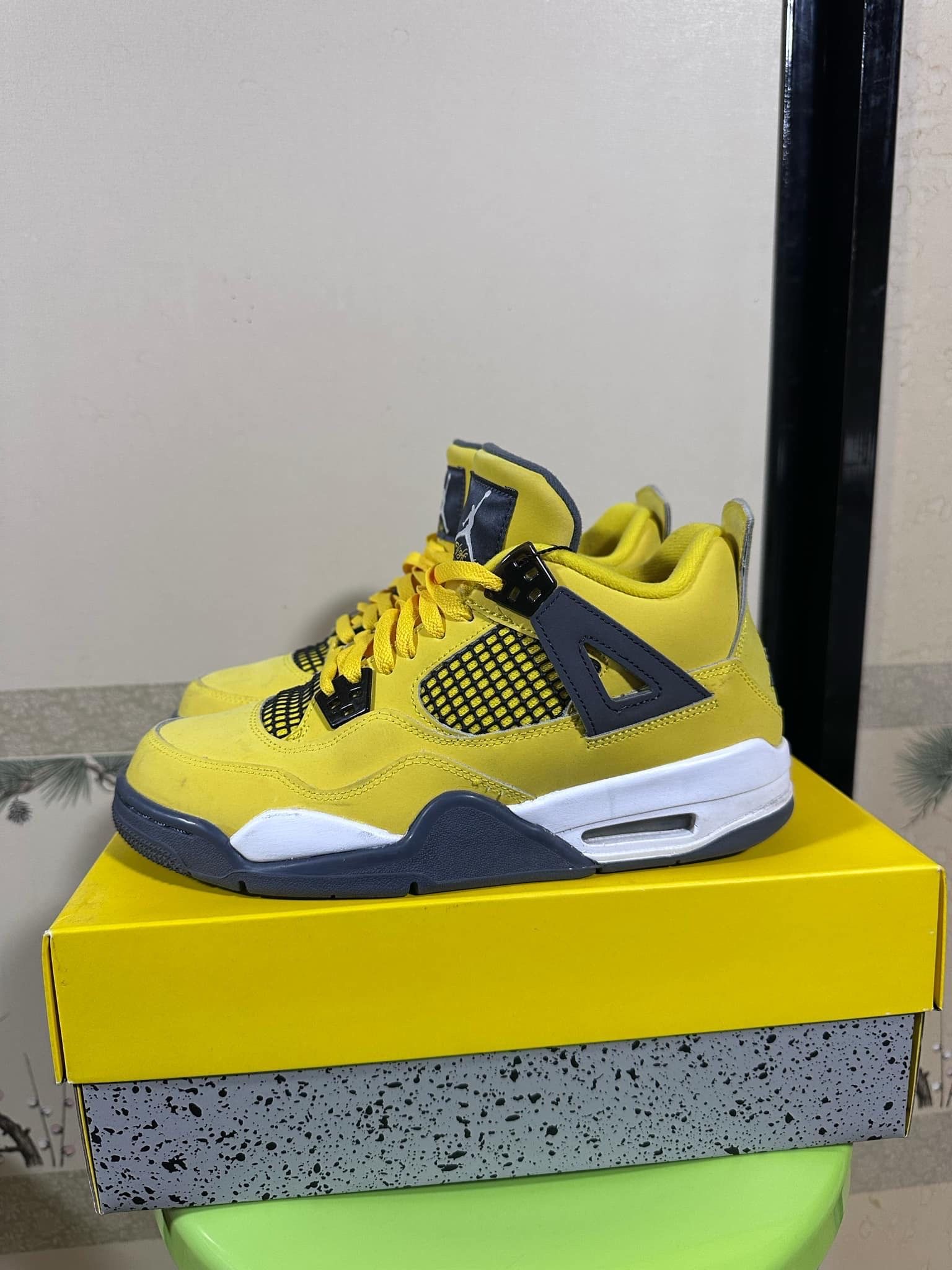 NIKE GS AIR JORDAN 4 "TOUR YELLOW"