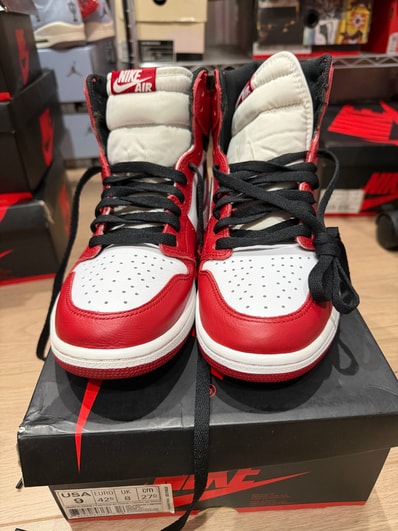 Nike Air Jordan 1 Retro High "Chicago" (2015)