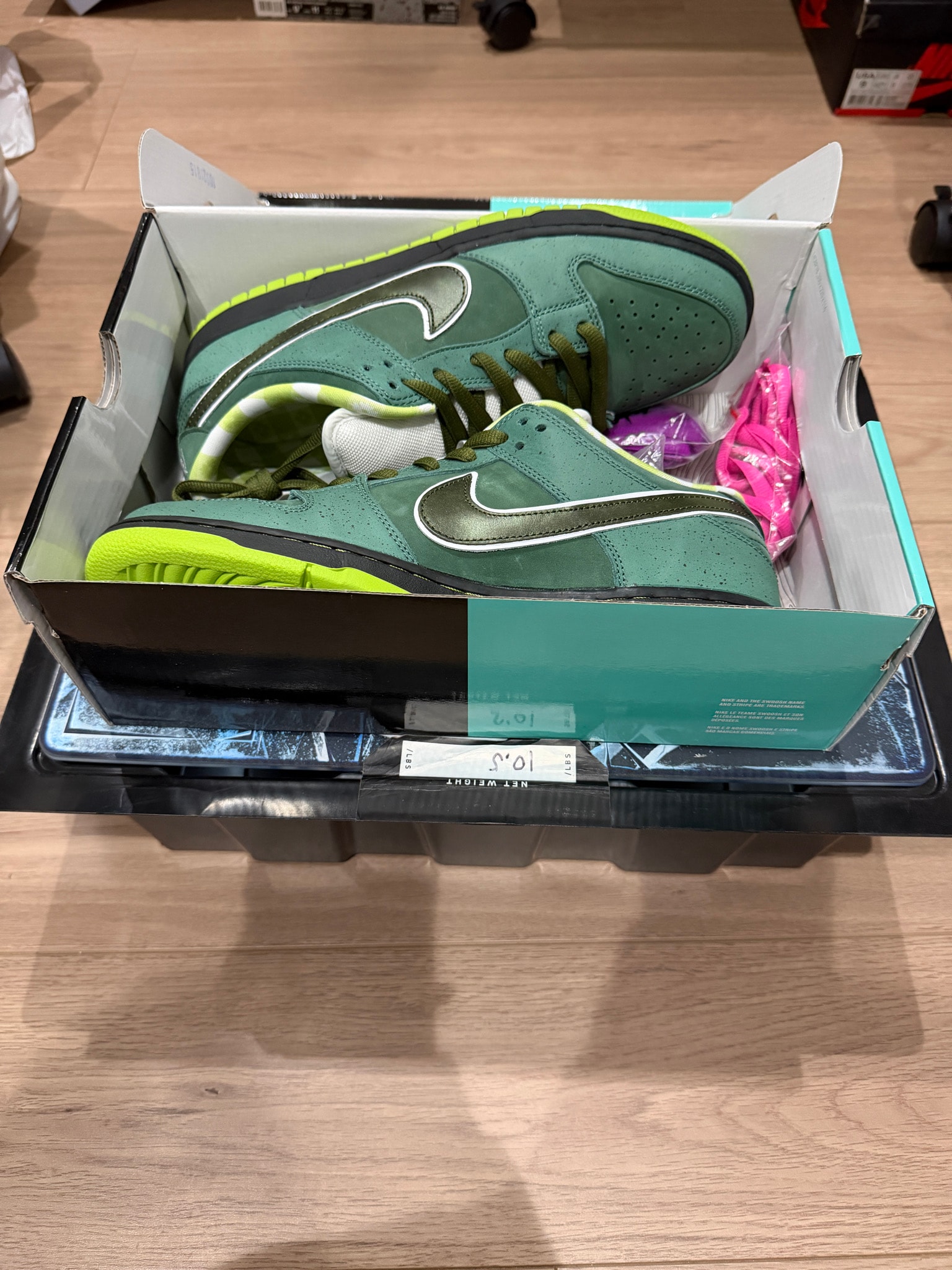 Concepts × Nike SB Dunk Low "Green Lobster" (Special Box)