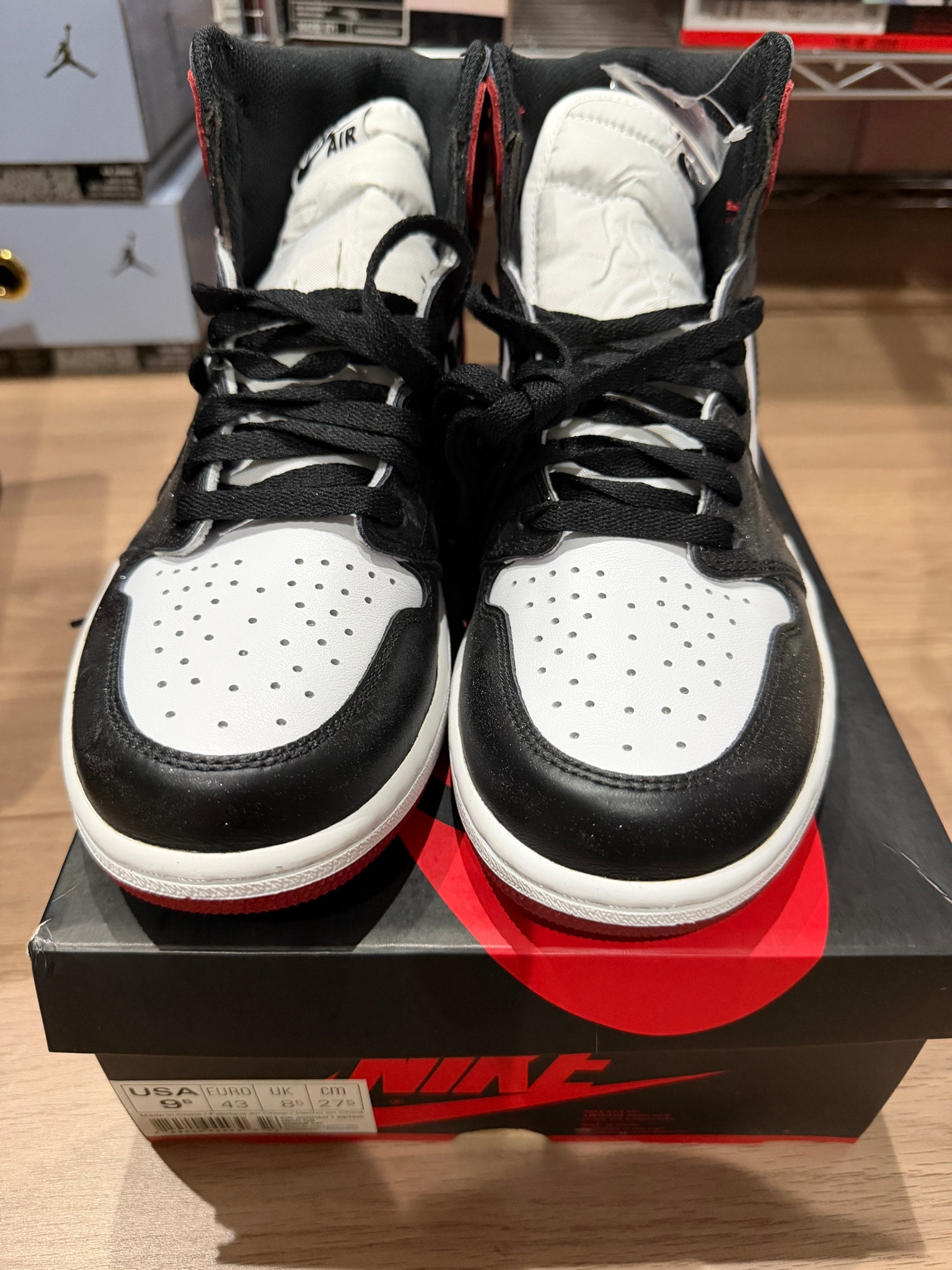 Nike Air Jordan 1 Retro High OG "Black Toe"