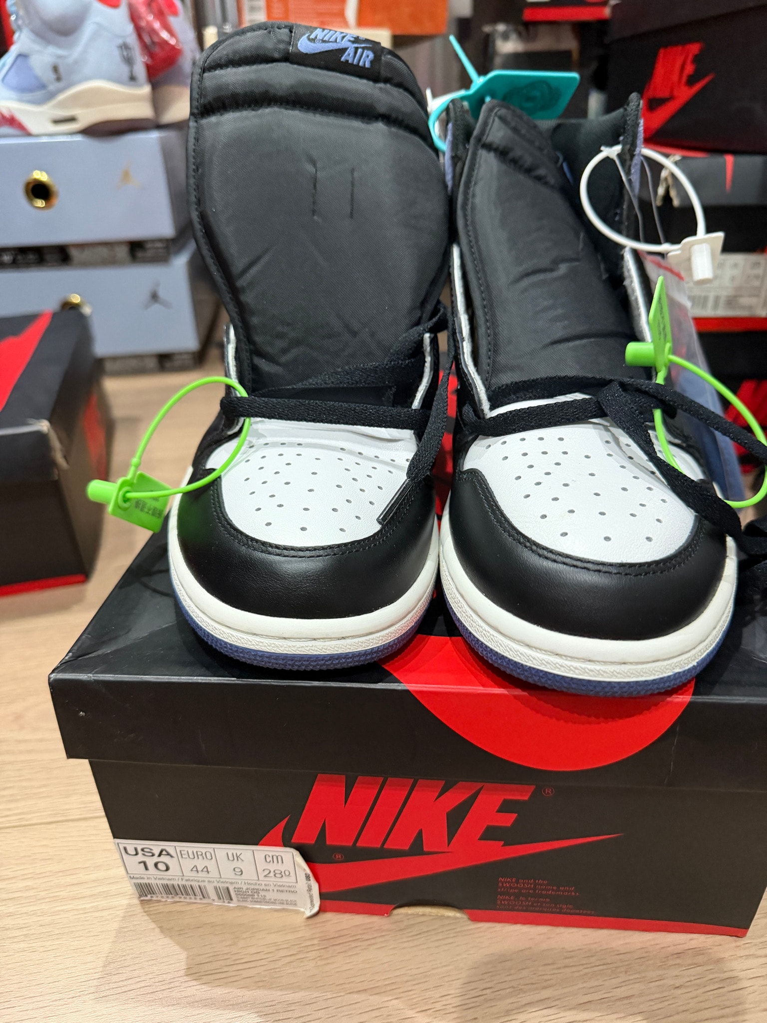 Nike Air Jordan 1 Retro High "Blue Moon"