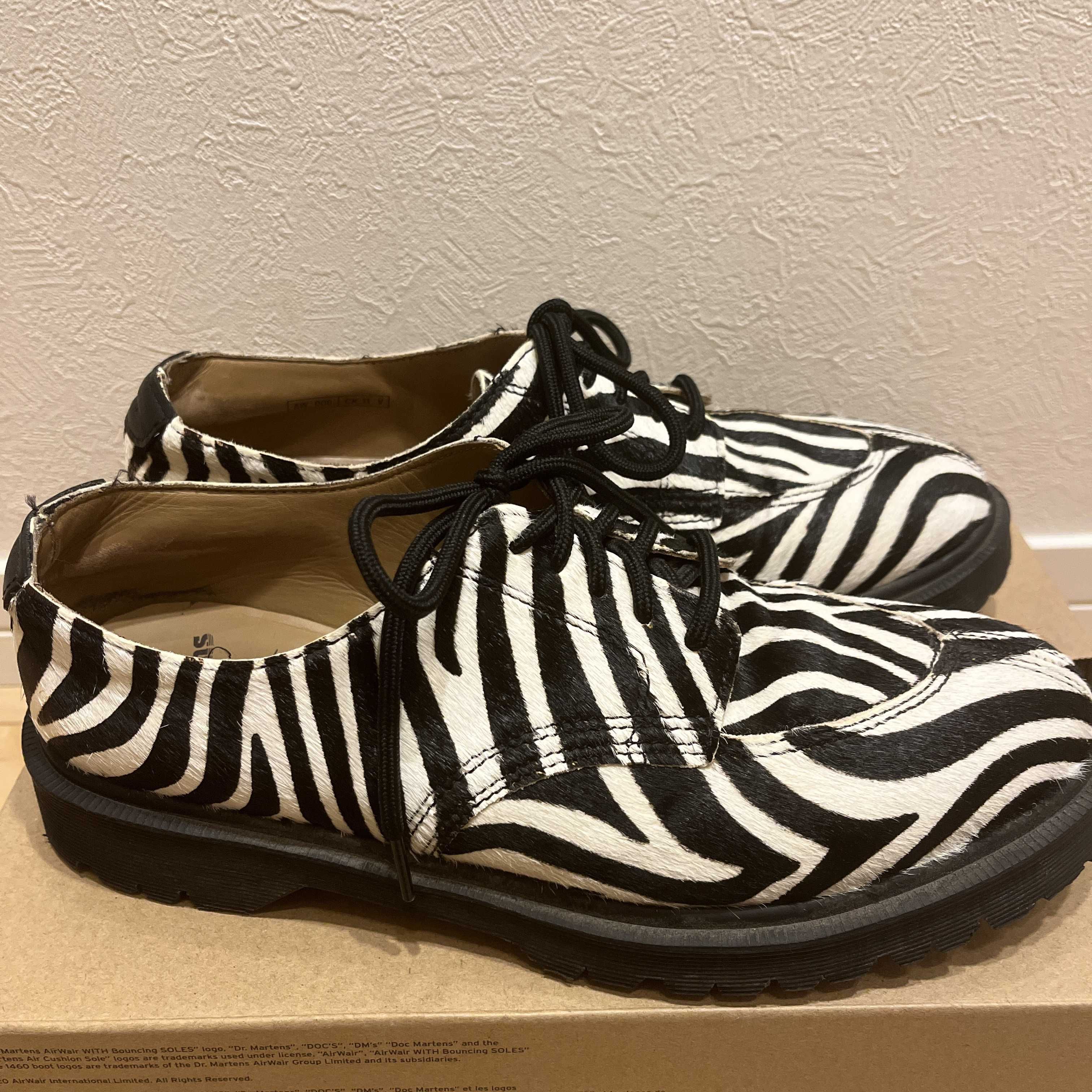 SUPREME × Dr.Martens SPLIT TOE 5-EYE SHOE "ZEBRA"