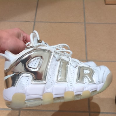 NIKE Women's AIR MORE UPTEMPO CHROME WHITE/SILVER