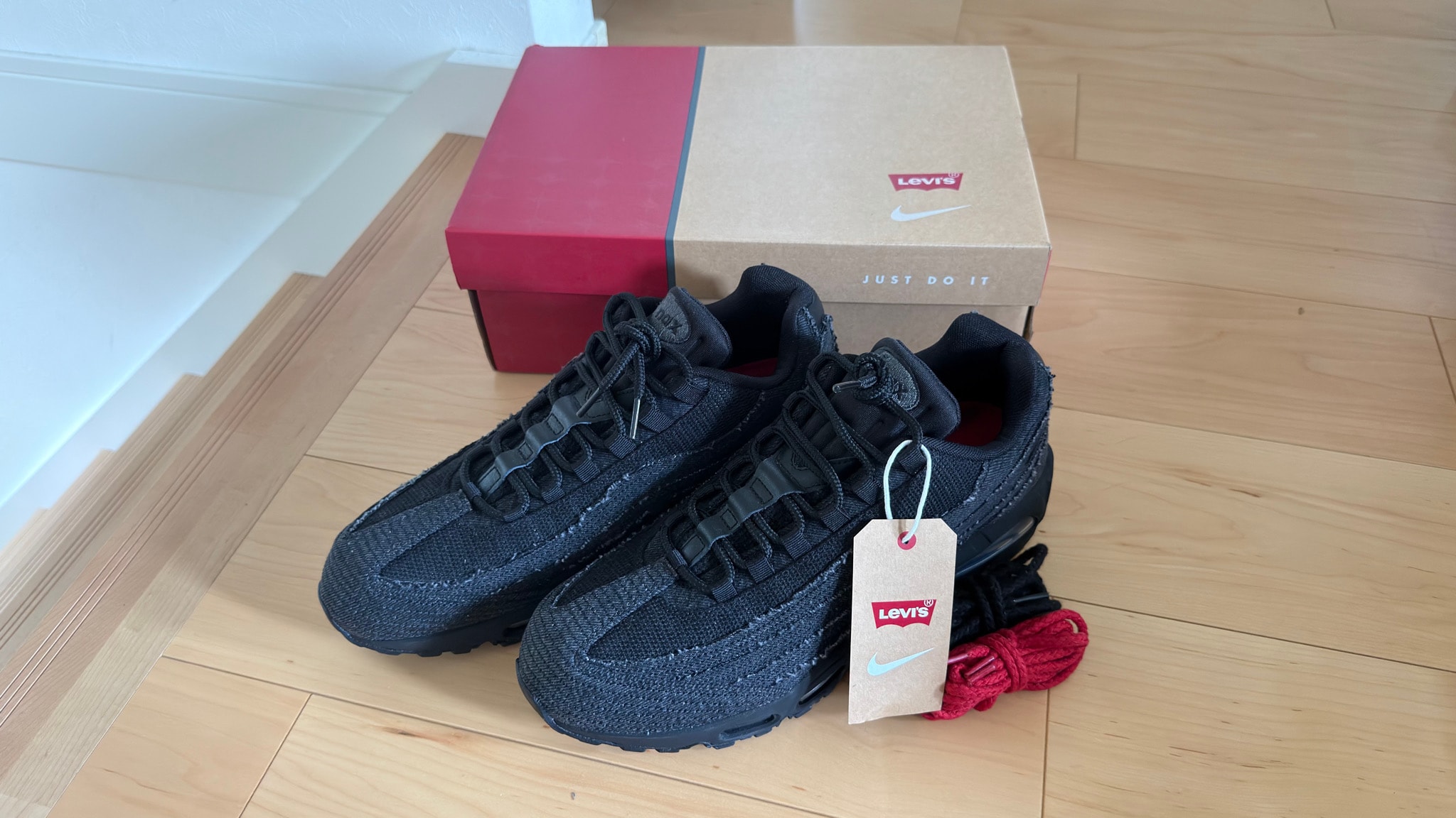Levi's × Nike Air Max 95 OG "Denim Black"