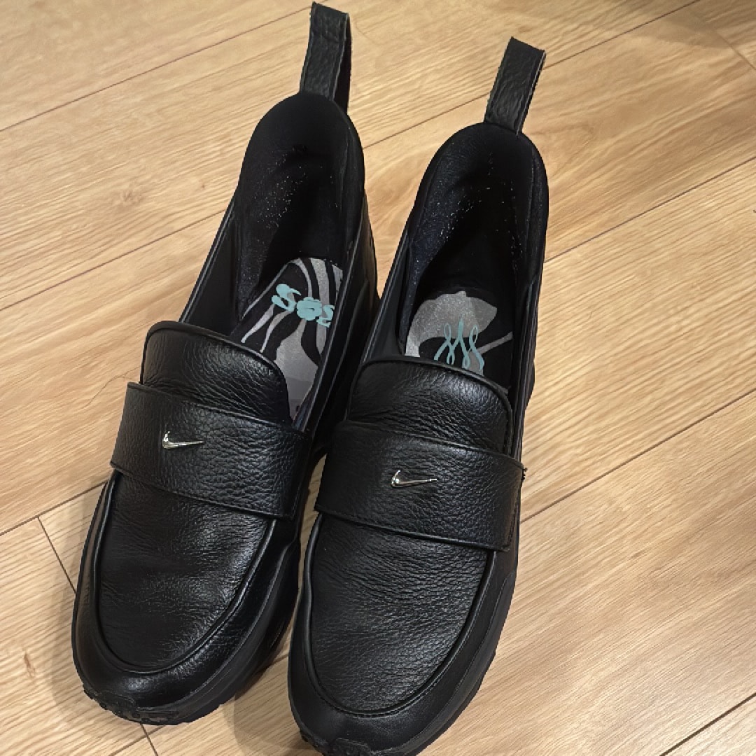 セリーナ ウィリアムズ デザインクルー × ナイキ ウィメンズ エアマックス フェノメナ "ブラック/メタリックシルバー"