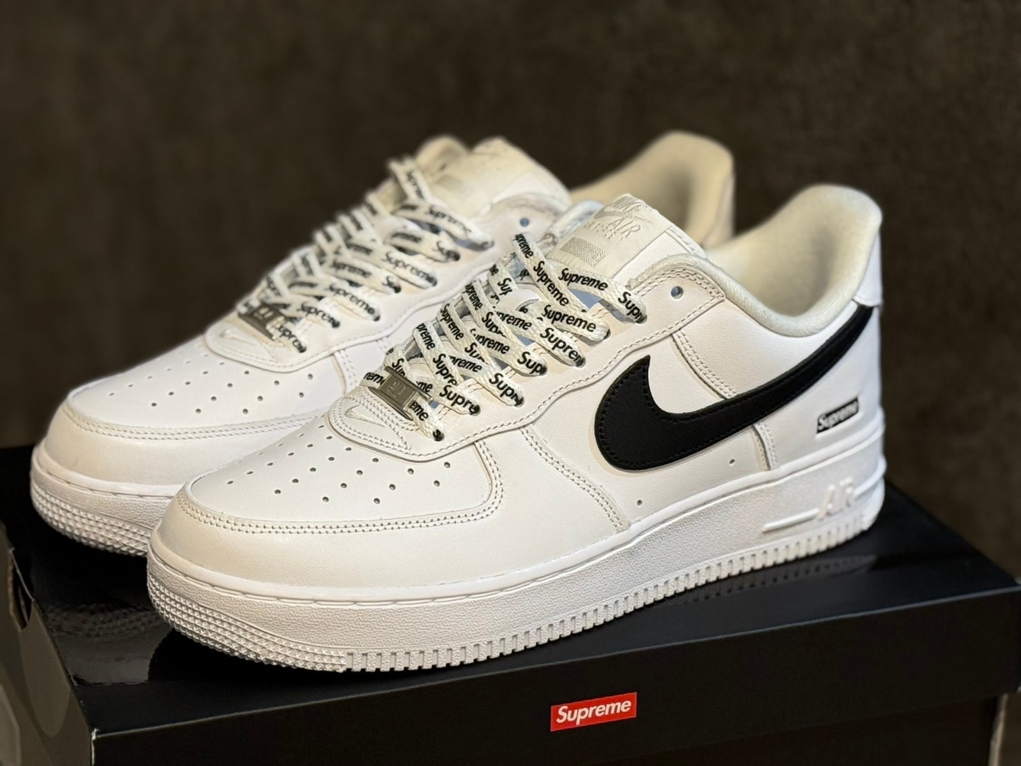 Supreme × Nike Air Force 1 Low "White/Black"
