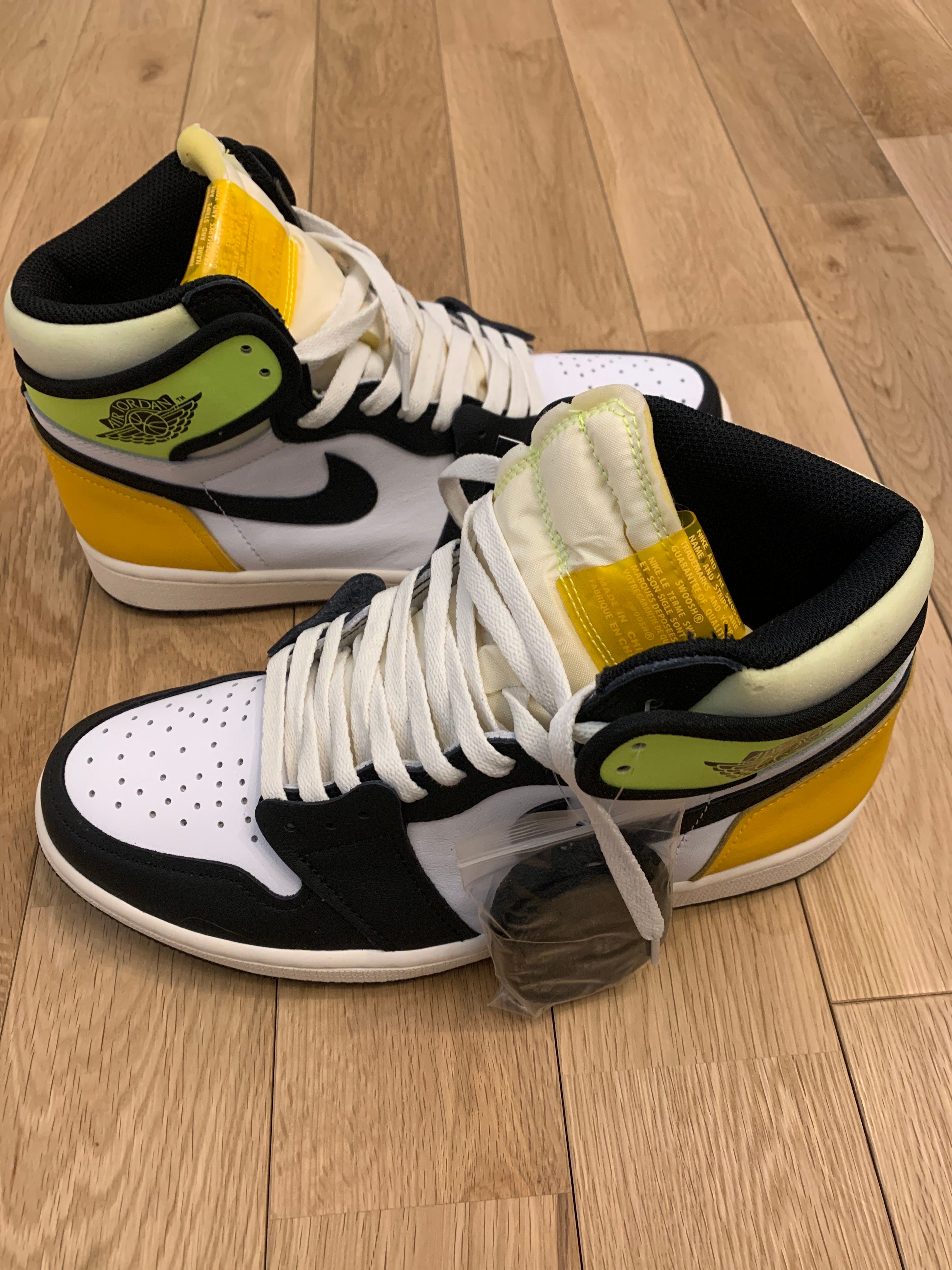 Nike Air Jordan 1 High OG "Volt Gold"