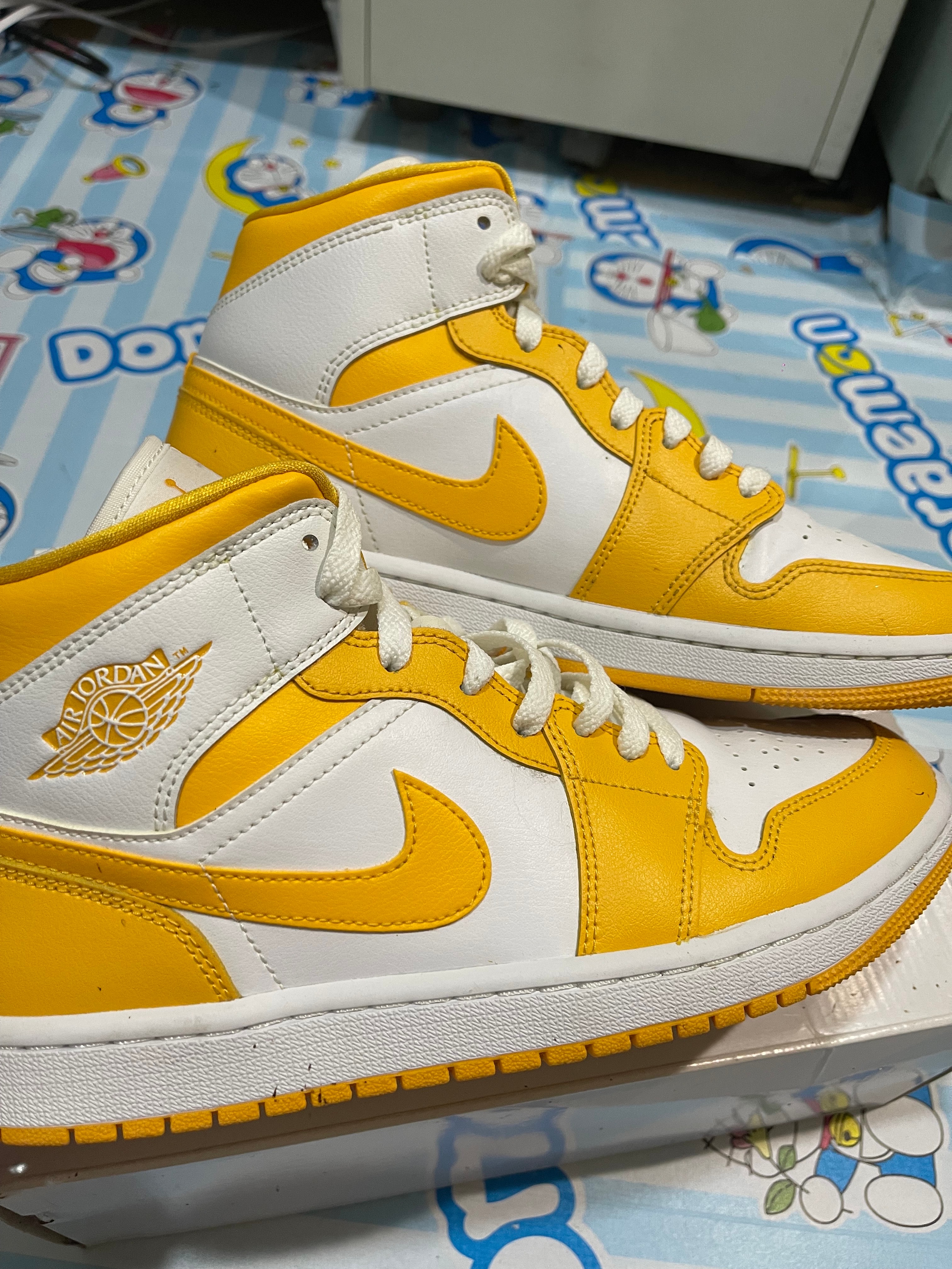 ナイキ ウィメンズ エアジョーダン1 ミッド "レモン"