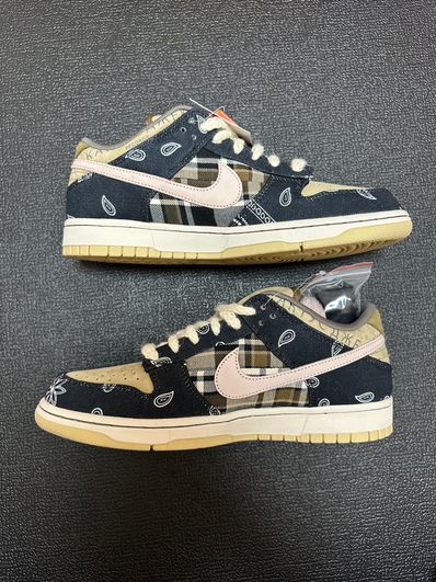 Travis Scott × Nike SB Dunk Low "Black/Parachute Beige"