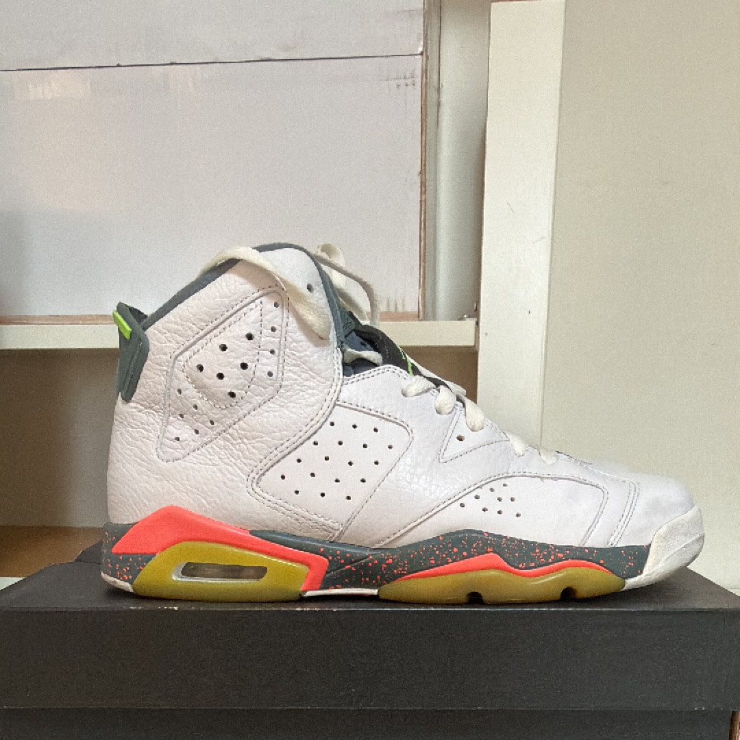 Nike GS Air Jordan 6 Retro "Bright Mango"