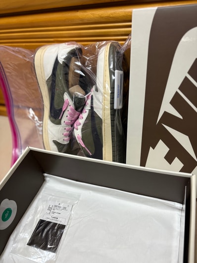 Travis Scott × Nike Air Jordan 1 Low OG SP "Reverse Olive"