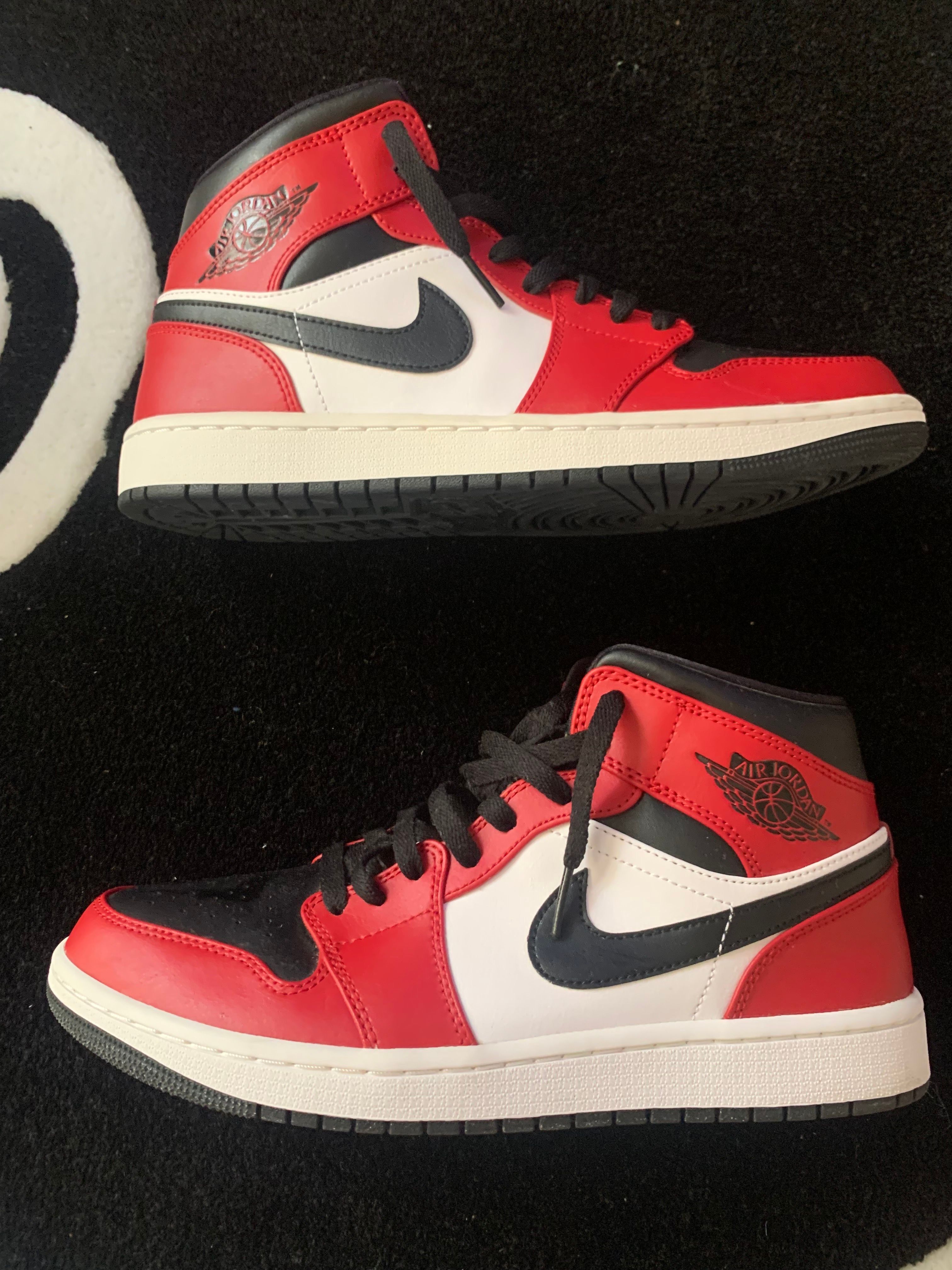 Nike Air Jordan 1 Mid "Chicago Black Toe"