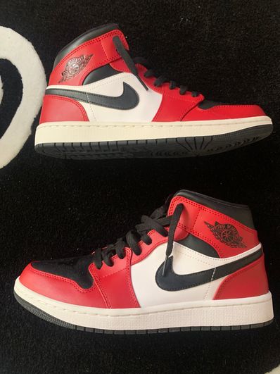 Nike Air Jordan 1 Mid "Chicago Black Toe"