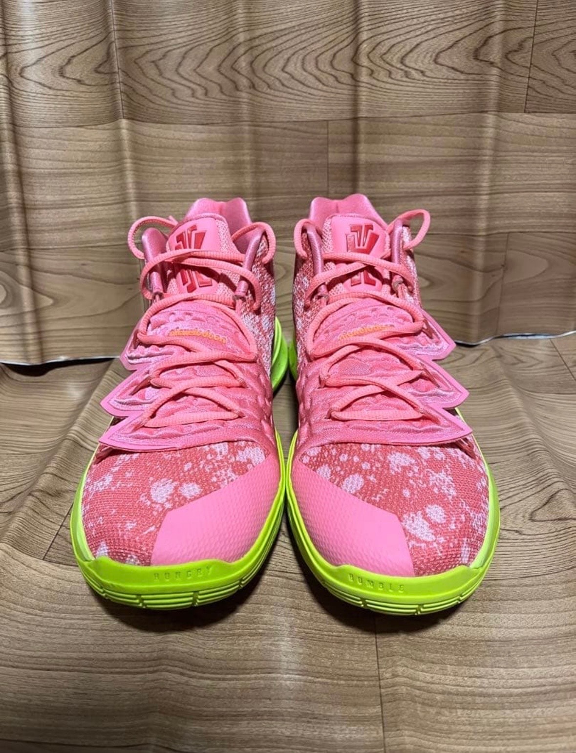 ナイキ カイリー スポンジボブコレクション パトリックスター