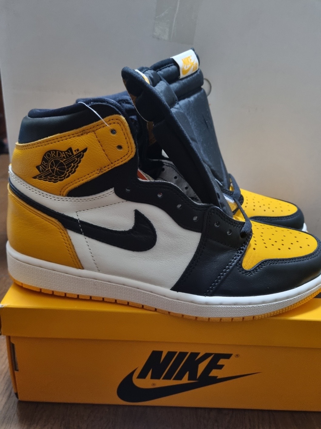 Nike Air Jordan 1 Retro High OG "Taxi"