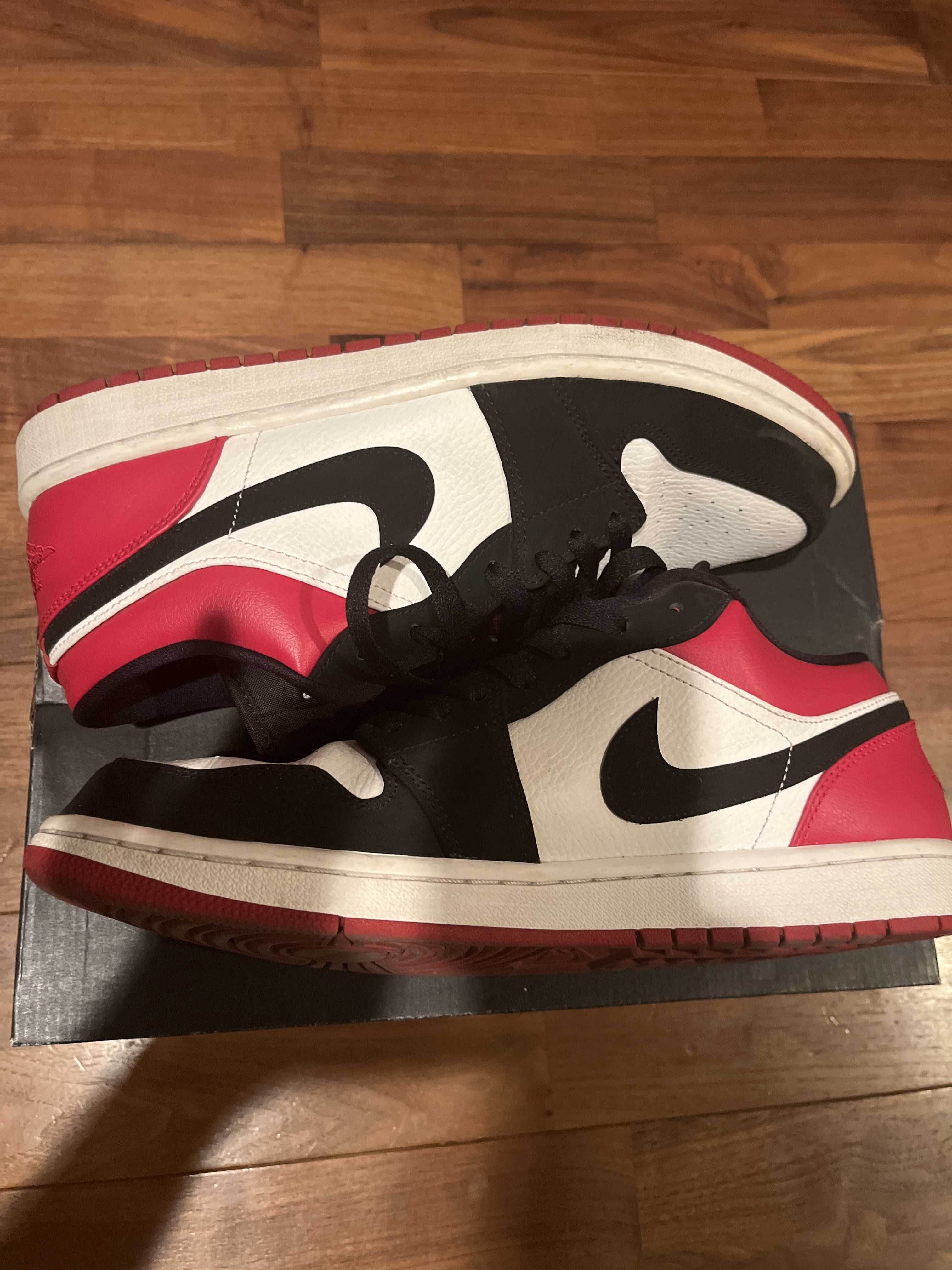 Nike Air Jordan 1 Low "Black Toe"