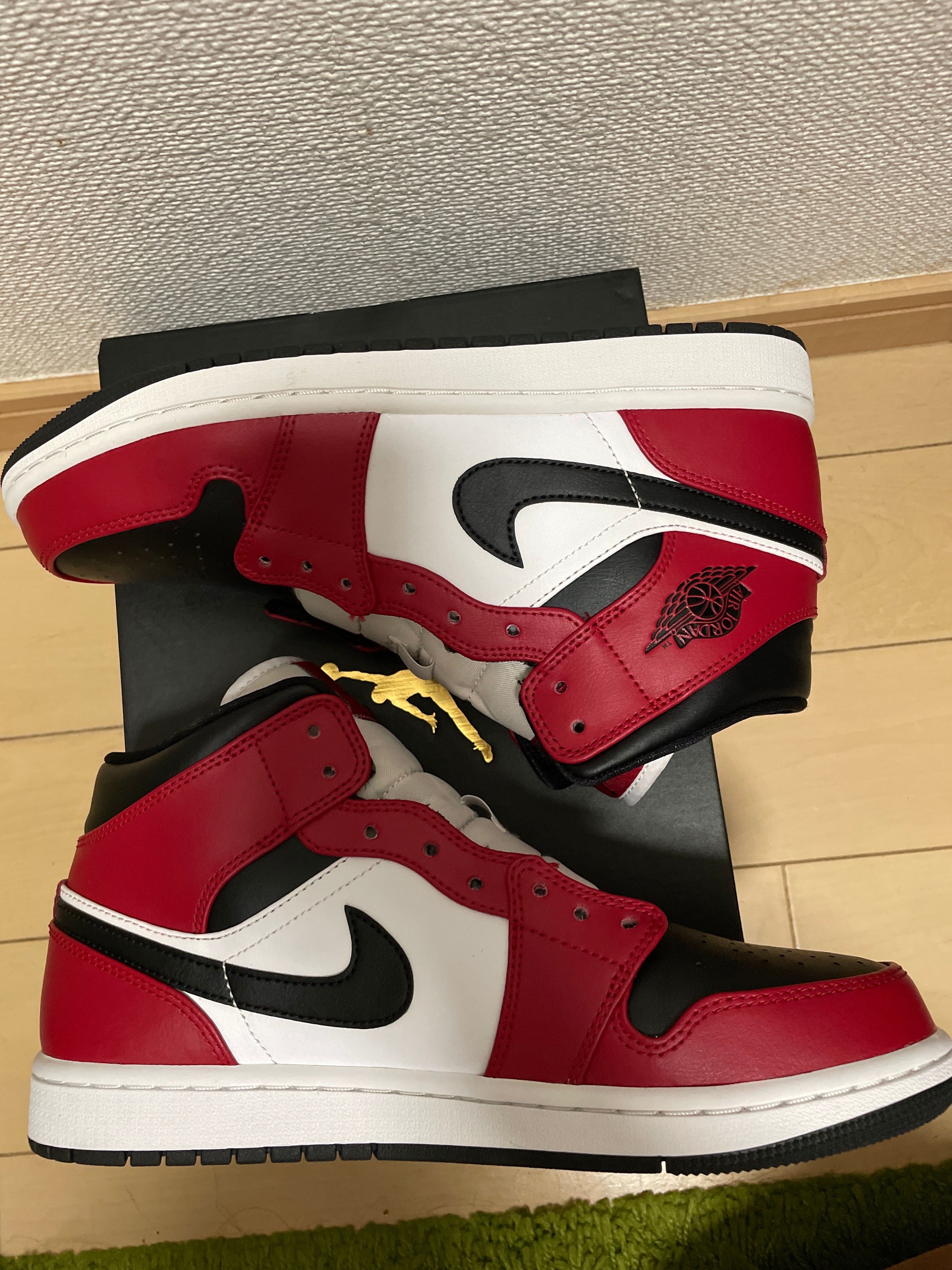 Nike Air Jordan 1 Mid "Chicago Black Toe"